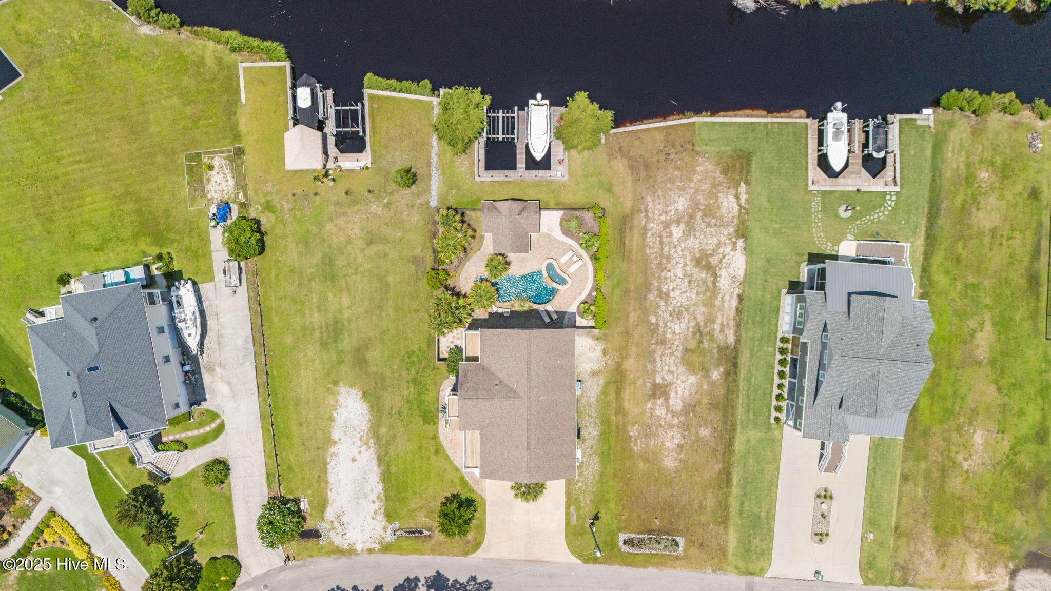 100514865 | Photo 61