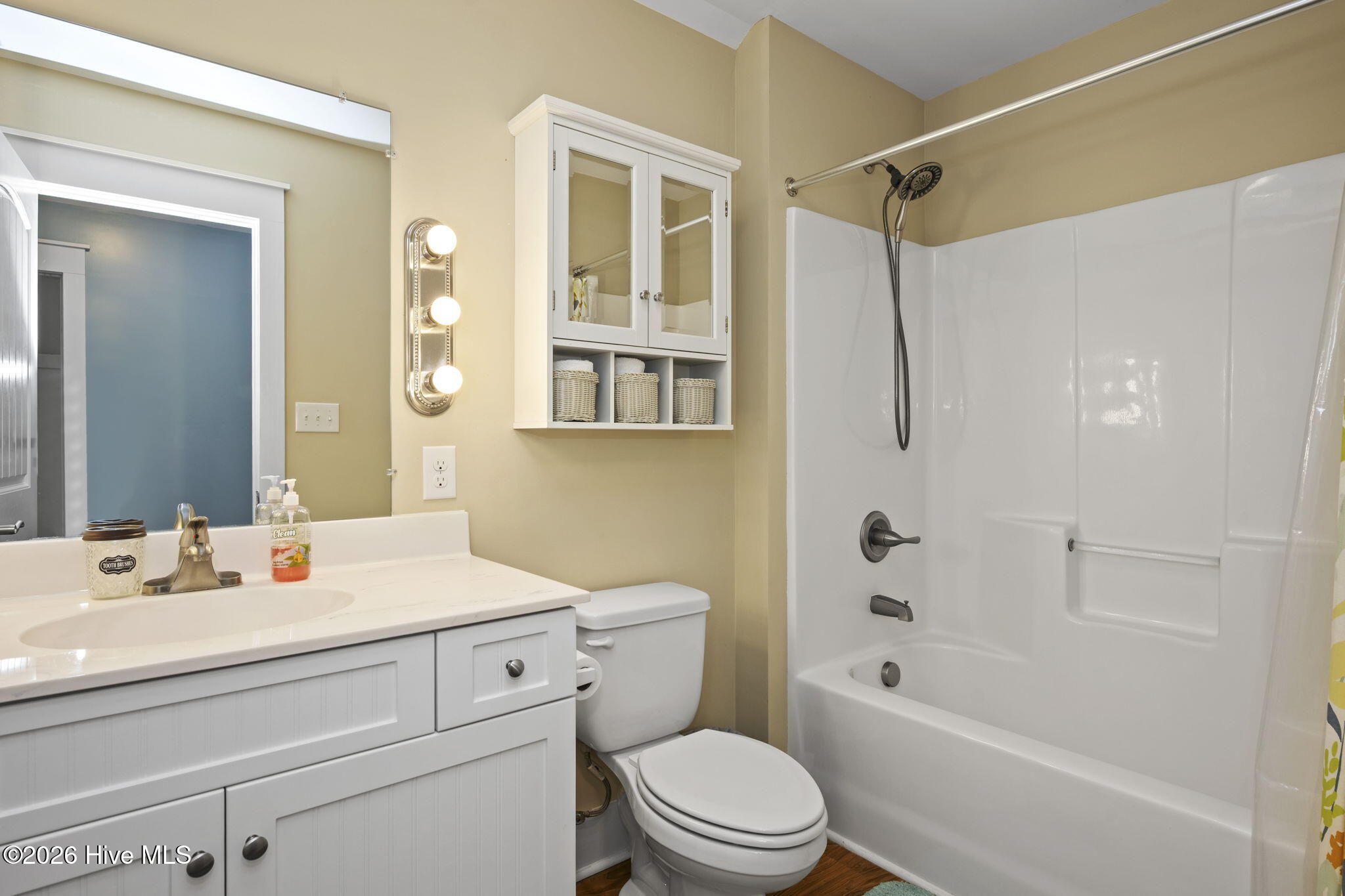 100565691 | Photo 35