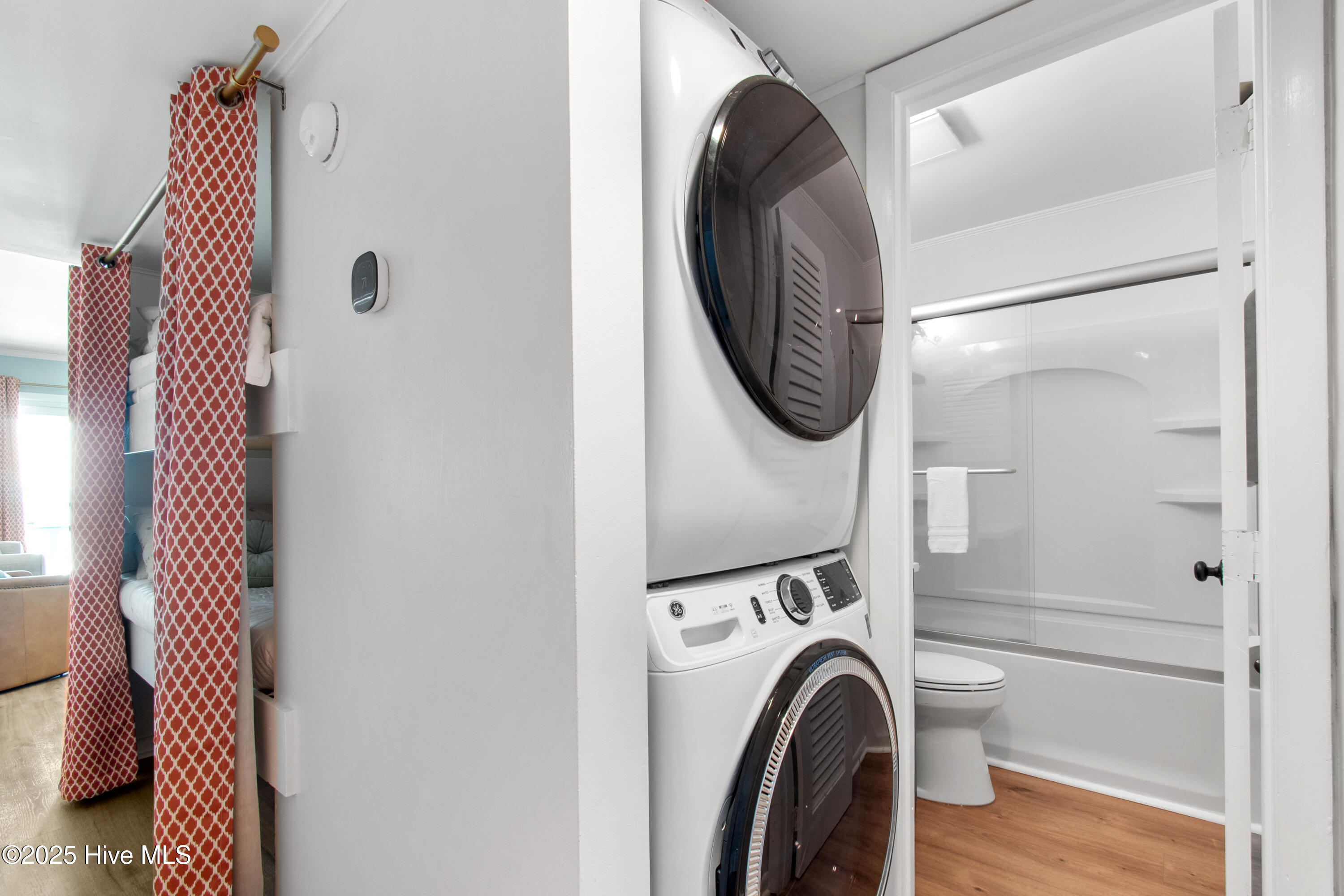 100519022 | Photo 16