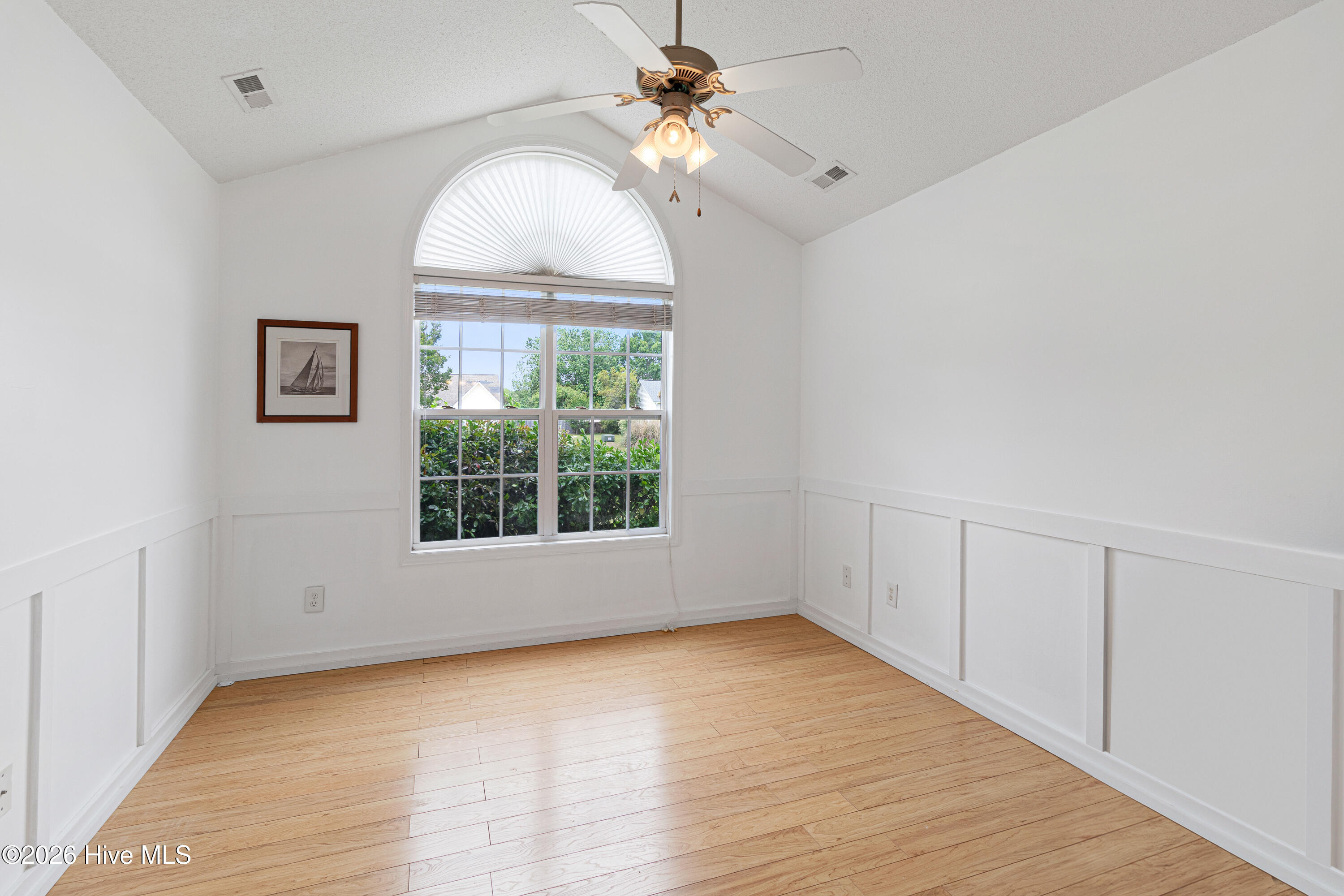 100570651 | Photo 21