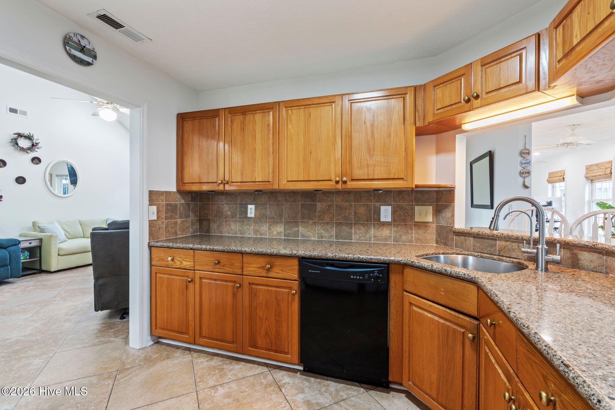 100550579 | Photo 17