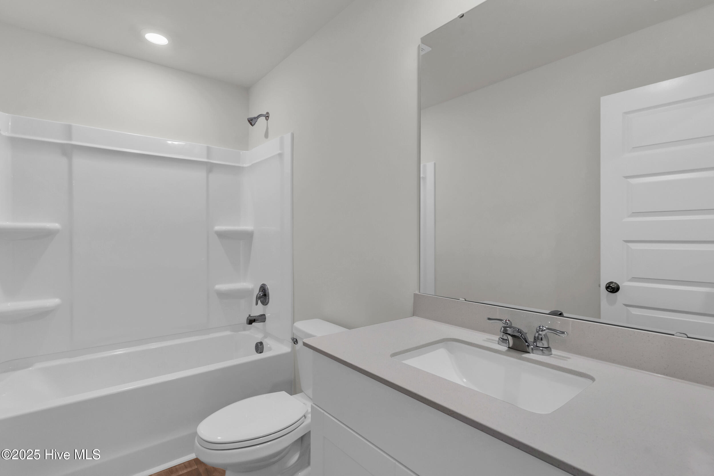 100521809 | Photo 29