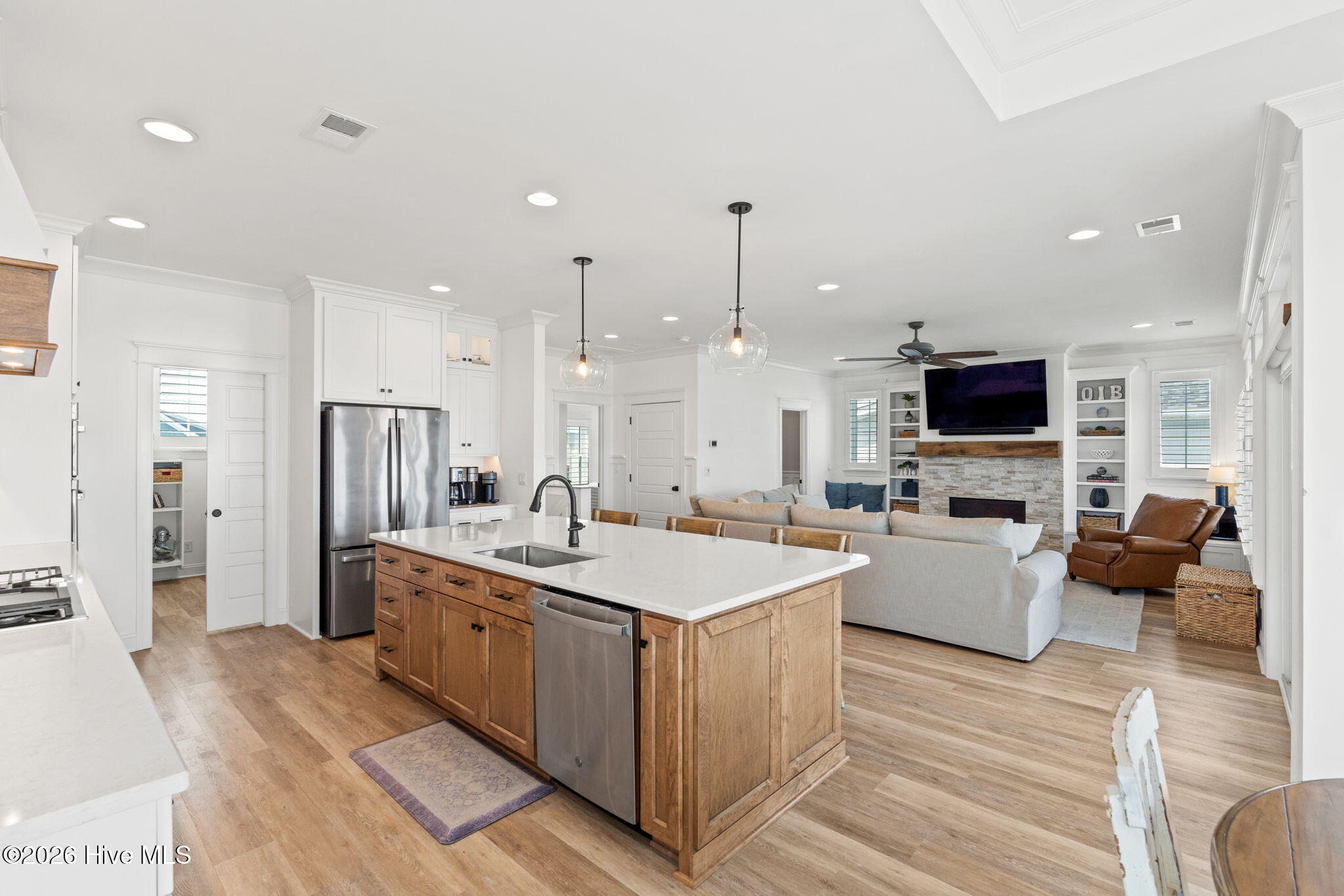 100562376 | Photo 16