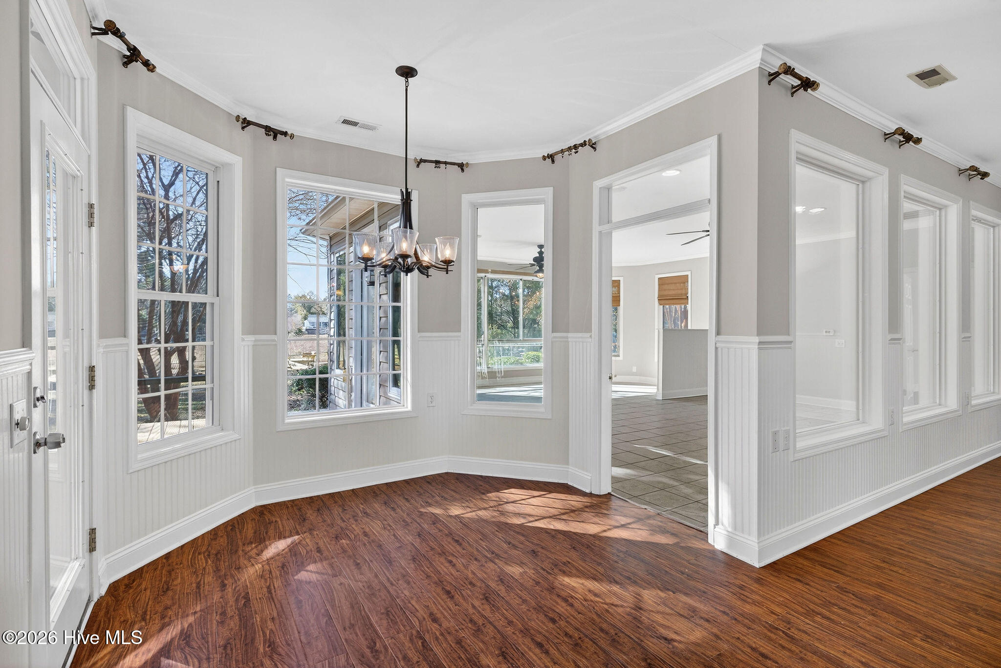 100549331 | Photo 35