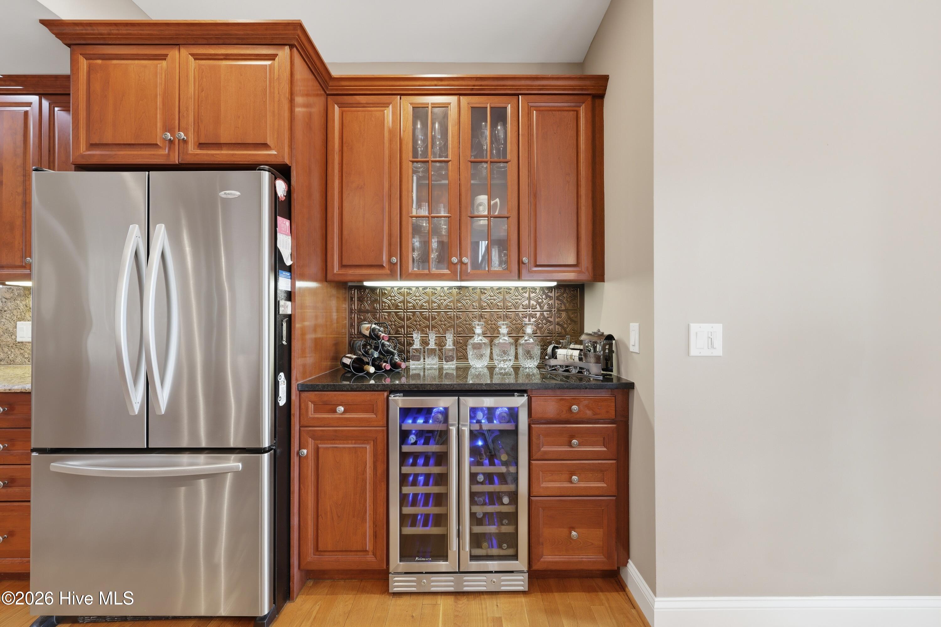 100558451 | Photo 24