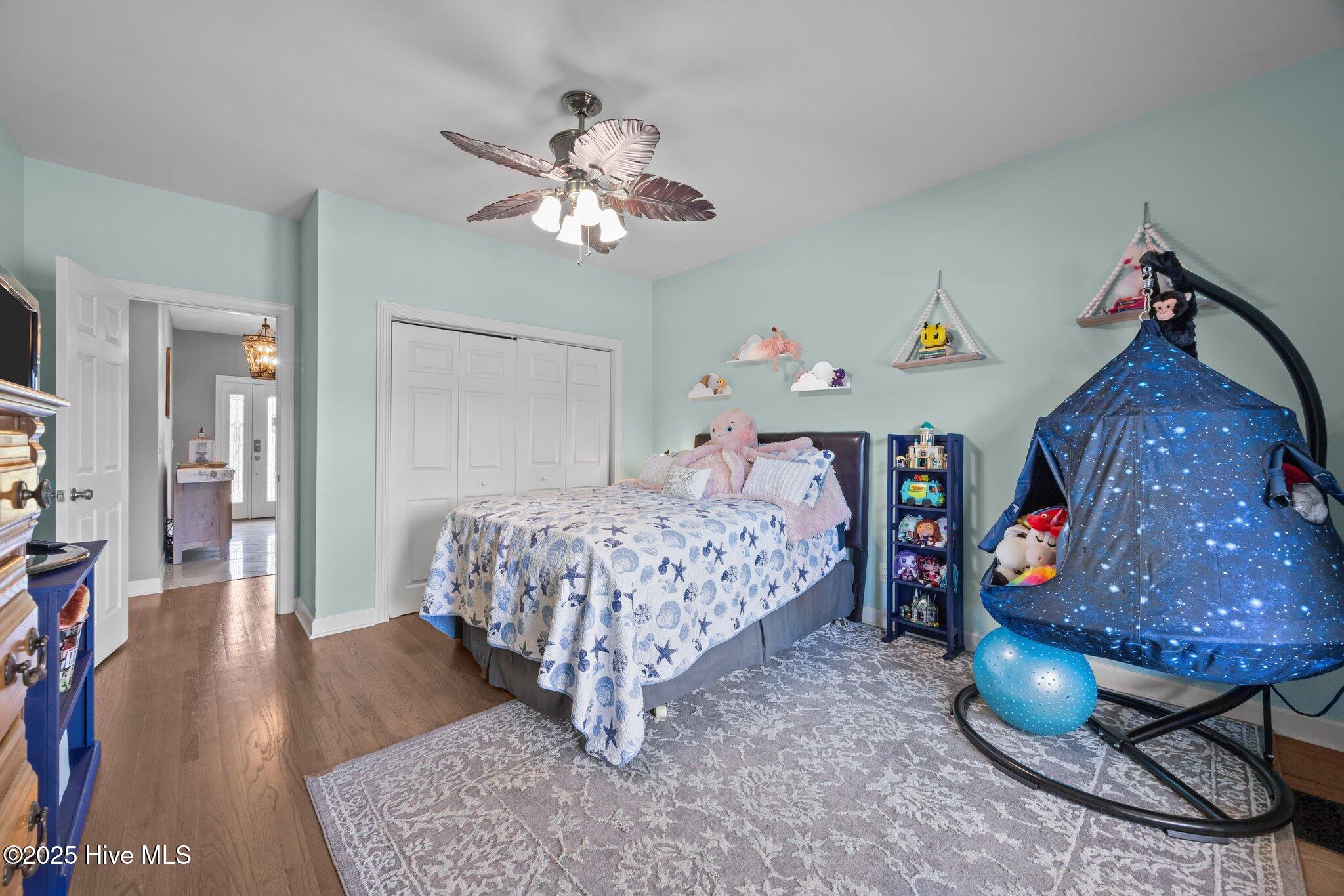 100517402 | Photo 15