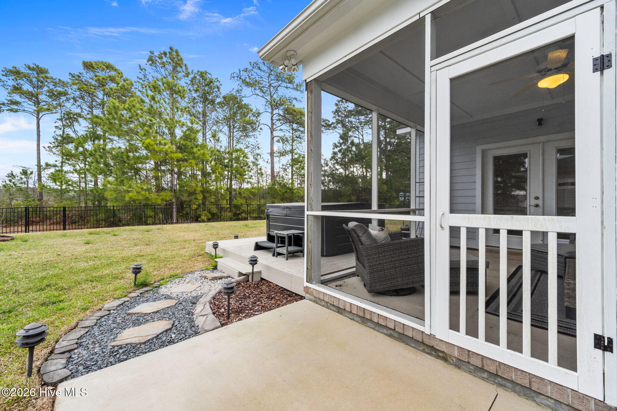 100557618 | Photo 25