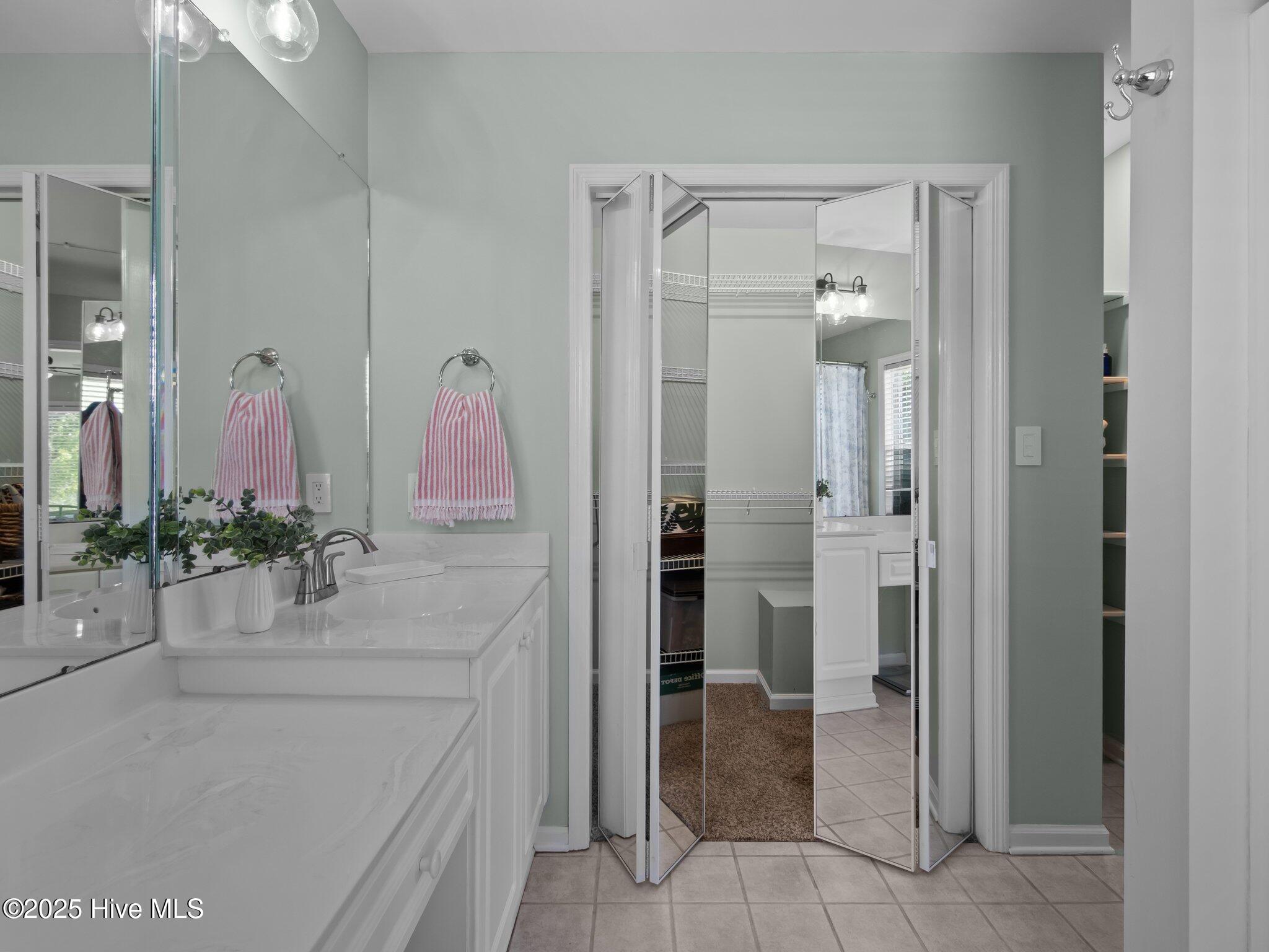 100509024 | Photo 16