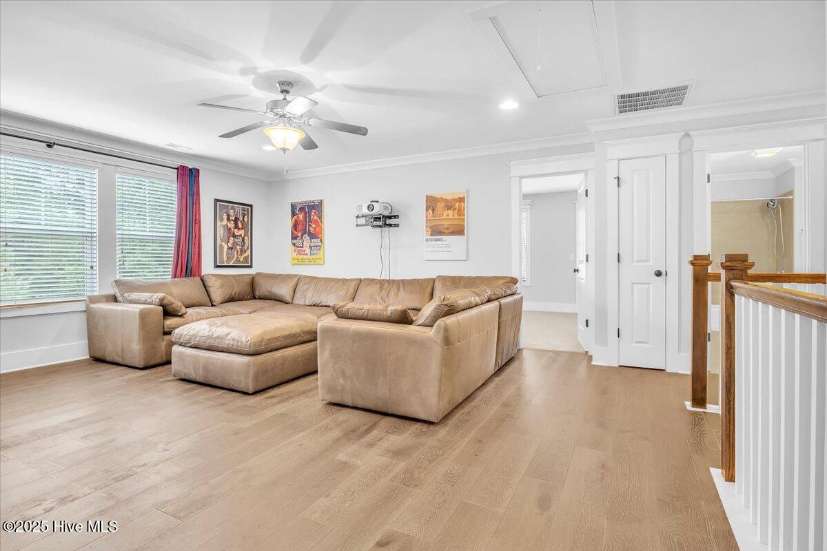 100523445 | Photo 31