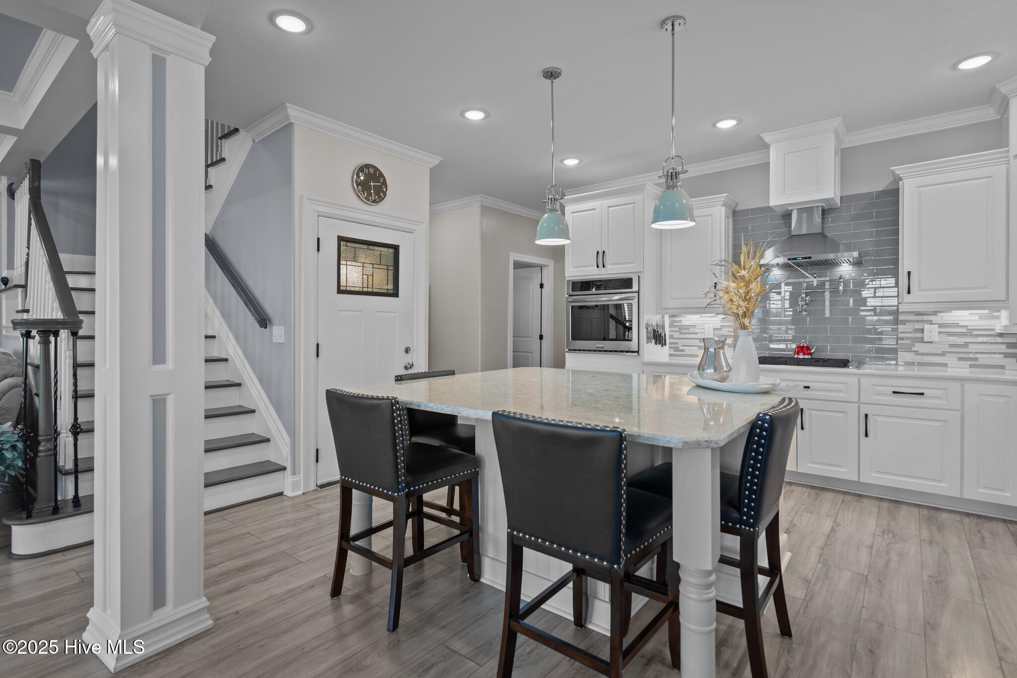 100532890 | Photo 24