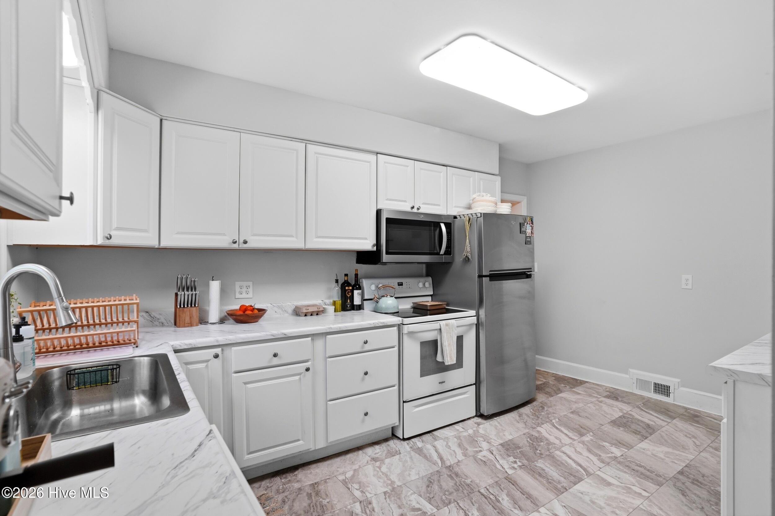 100566091 | Photo 17