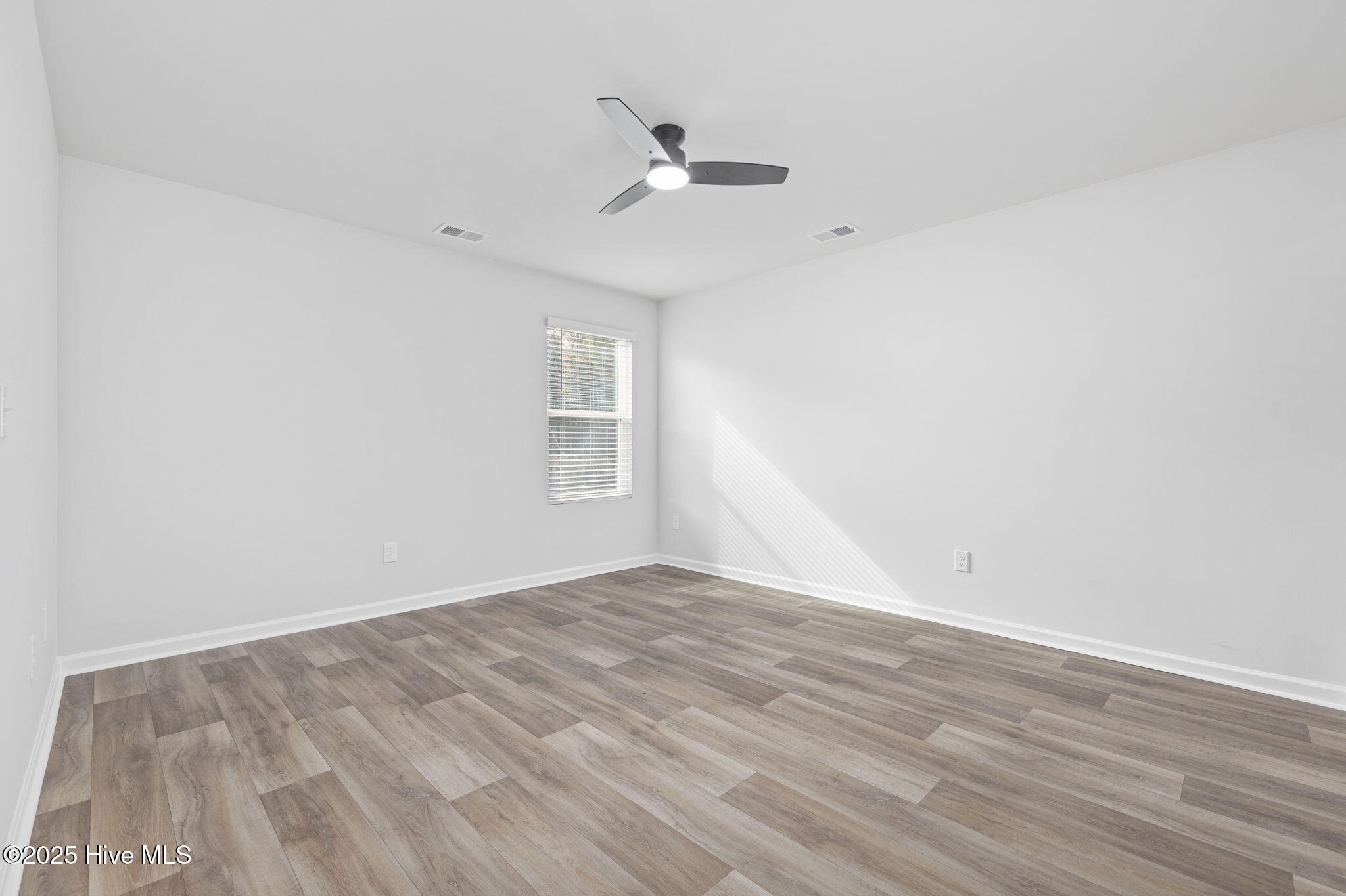 100544084 | Photo 42