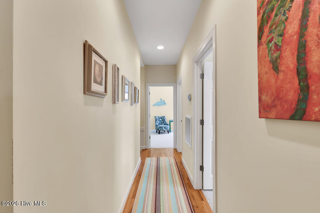 100564963 | Photo 23