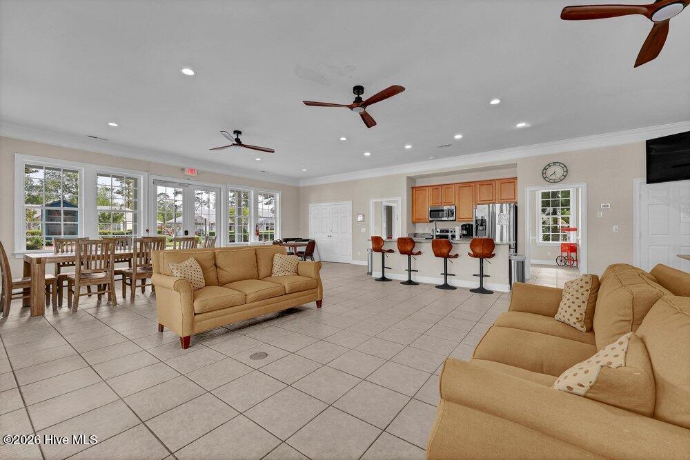 100568146 | Photo 45