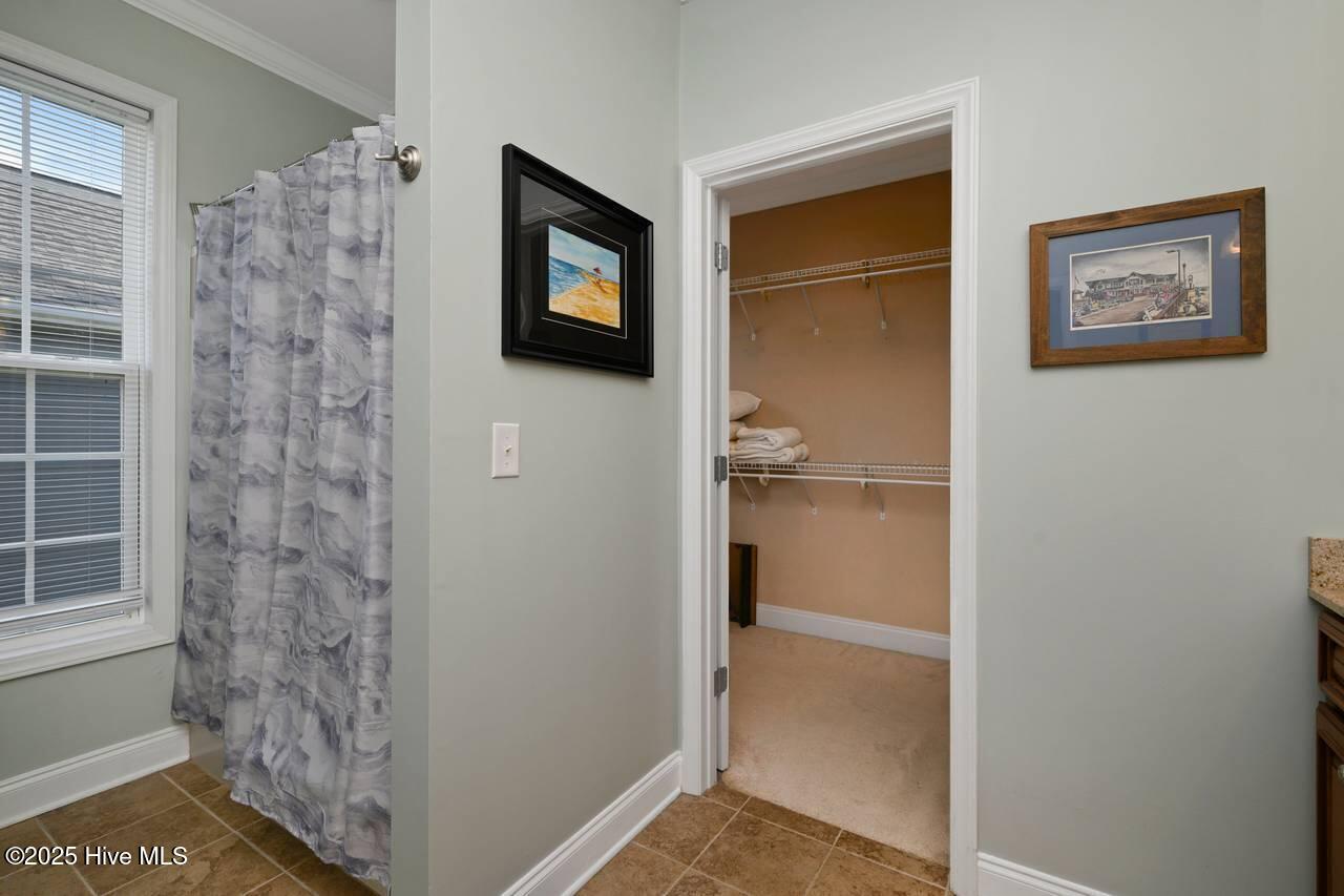 100541389 | Photo 25