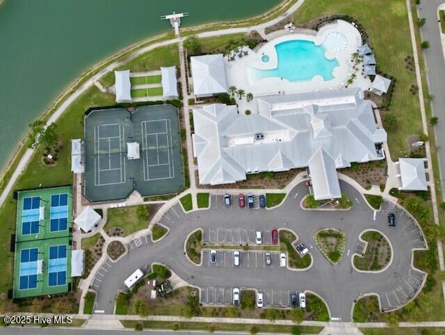 100565700 | Photo 57