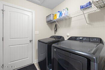 100570281 | Photo 22