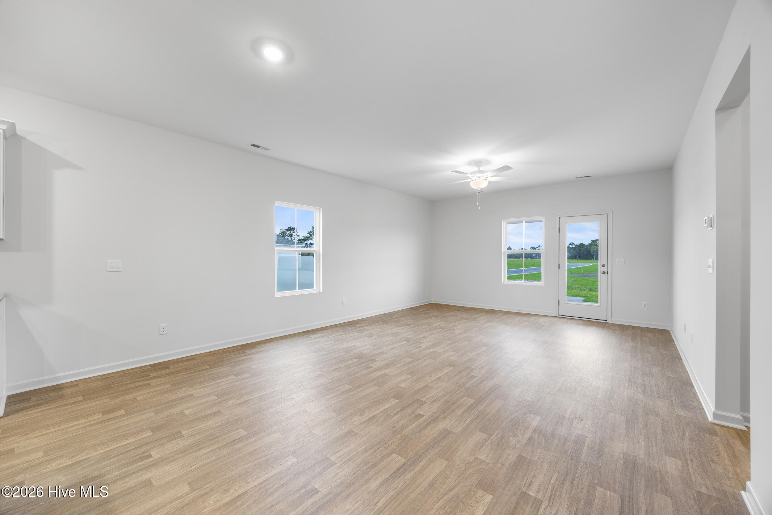 100546930 | Photo 13