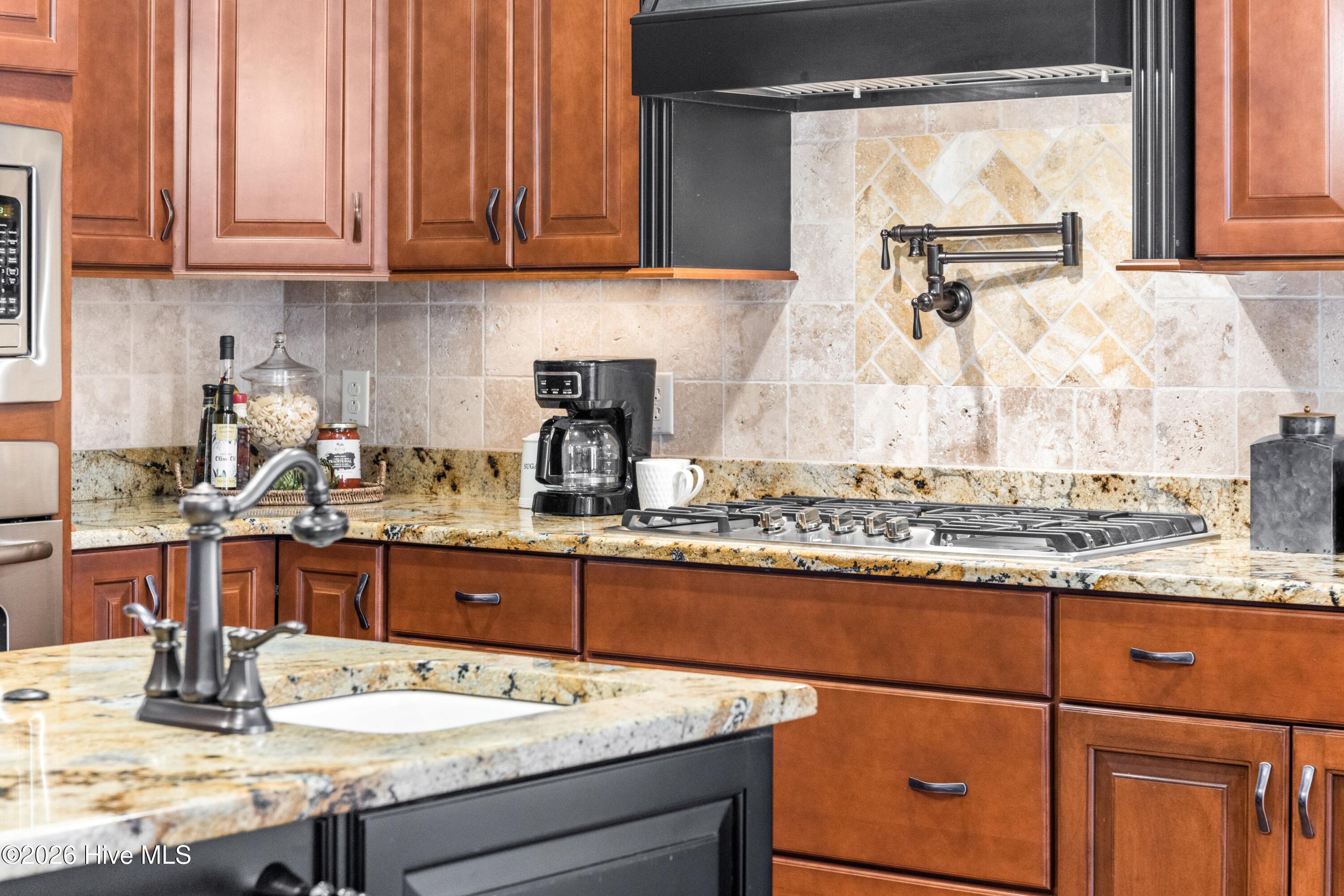 100560596 | Photo 20