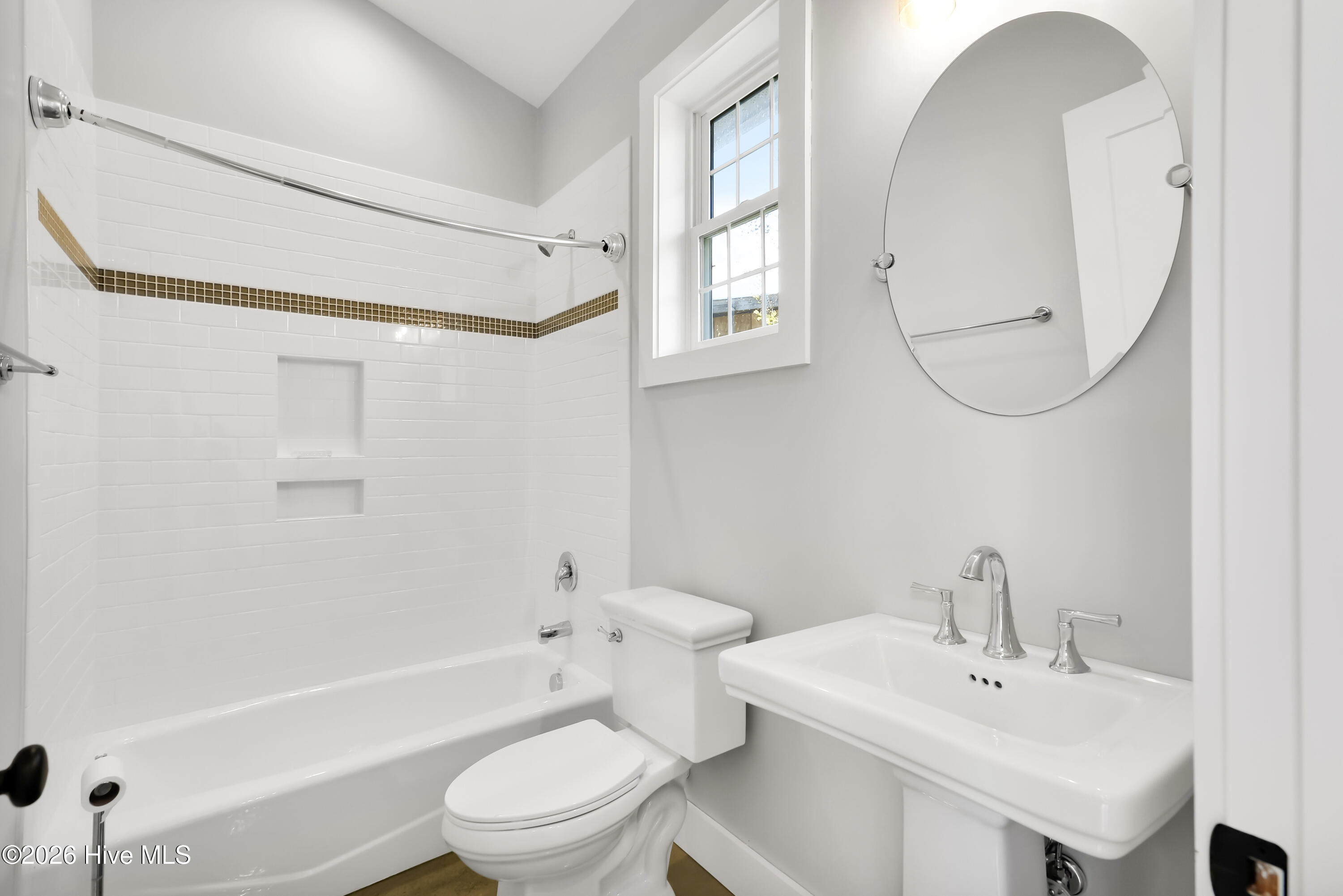 100565189 | Photo 39