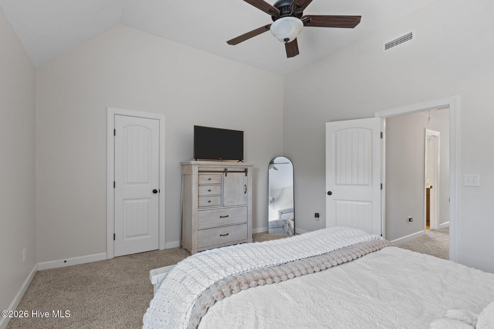 100554627 | Photo 32