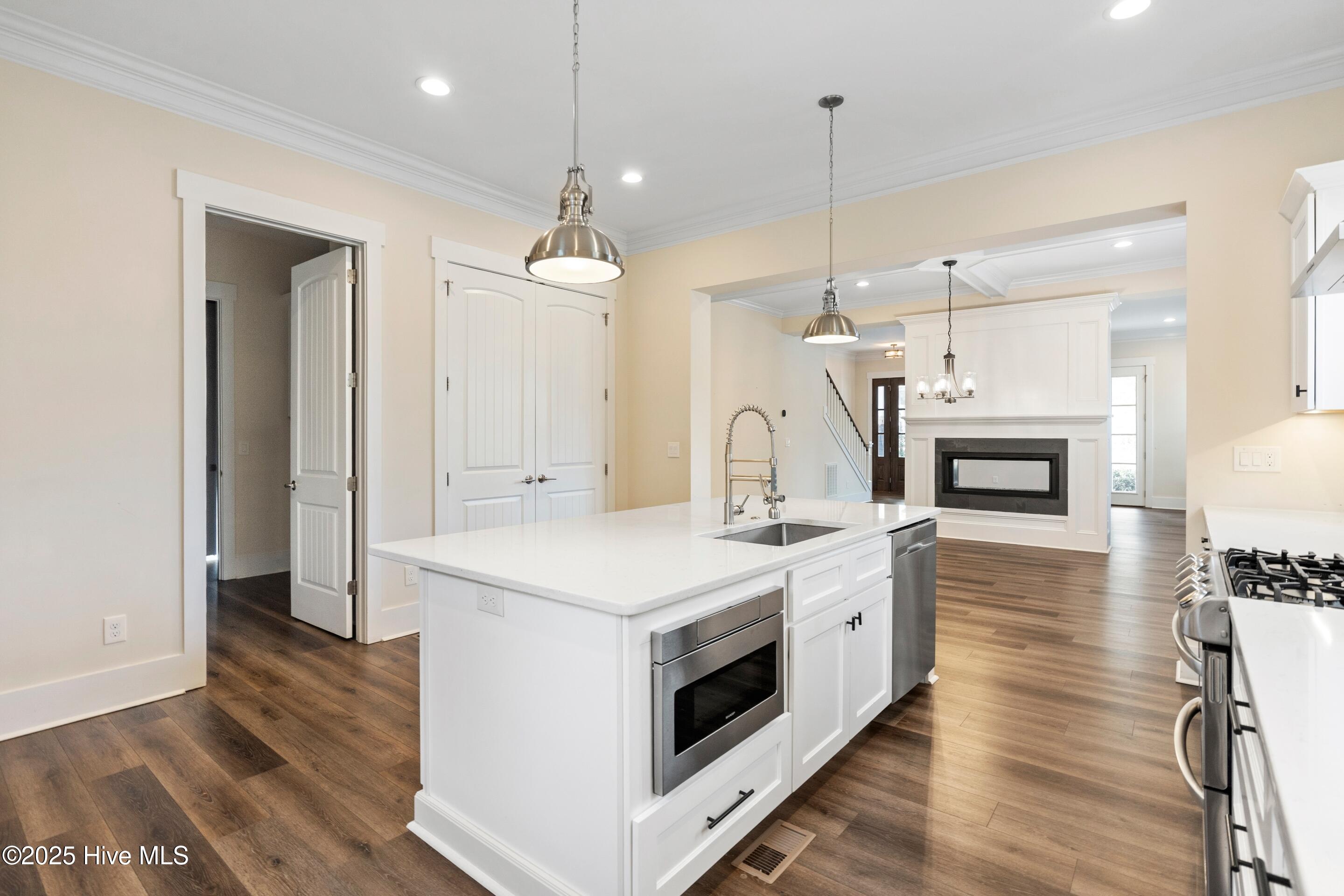 100544817 | Photo 18