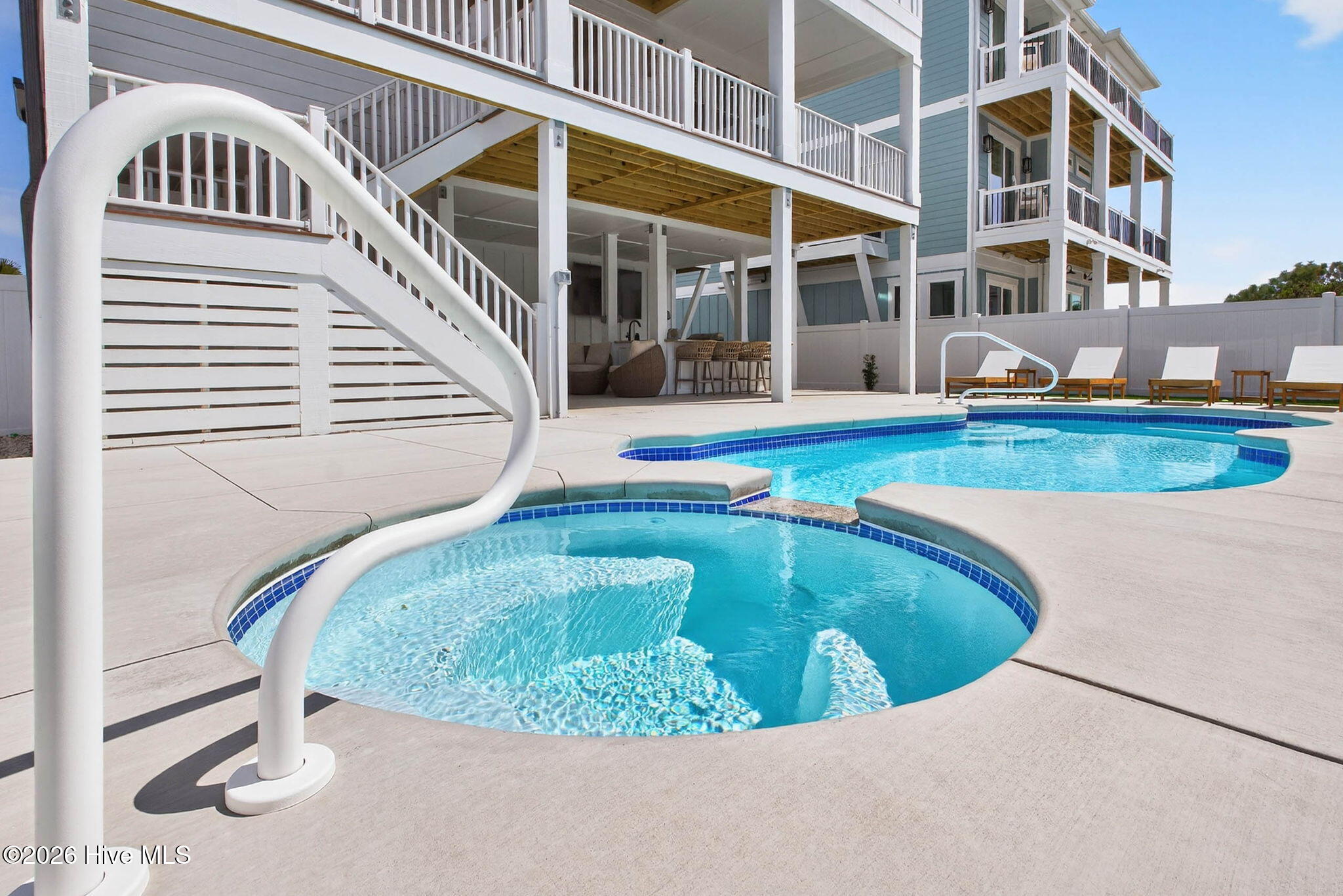 100560531 | Photo 33