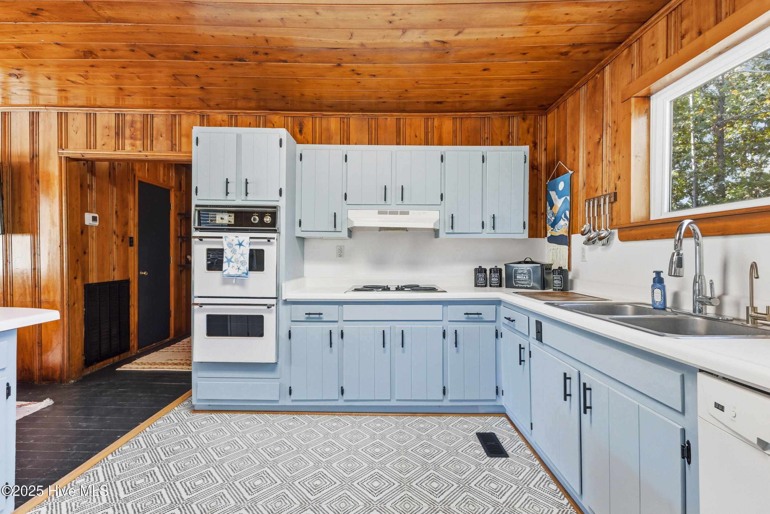 100535191 | Photo 10