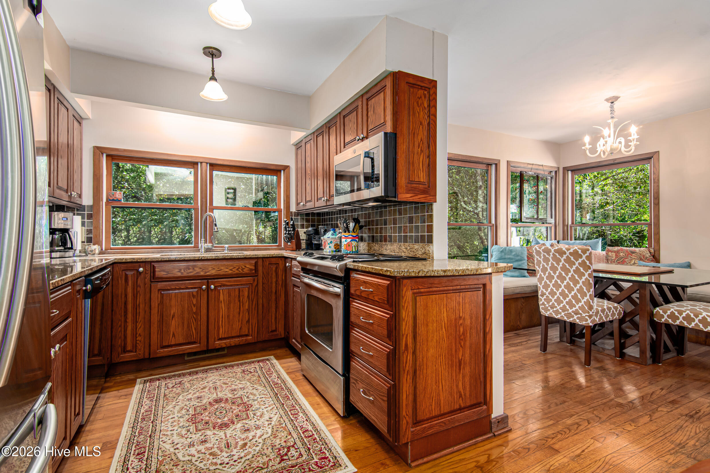 100561617 | Photo 13