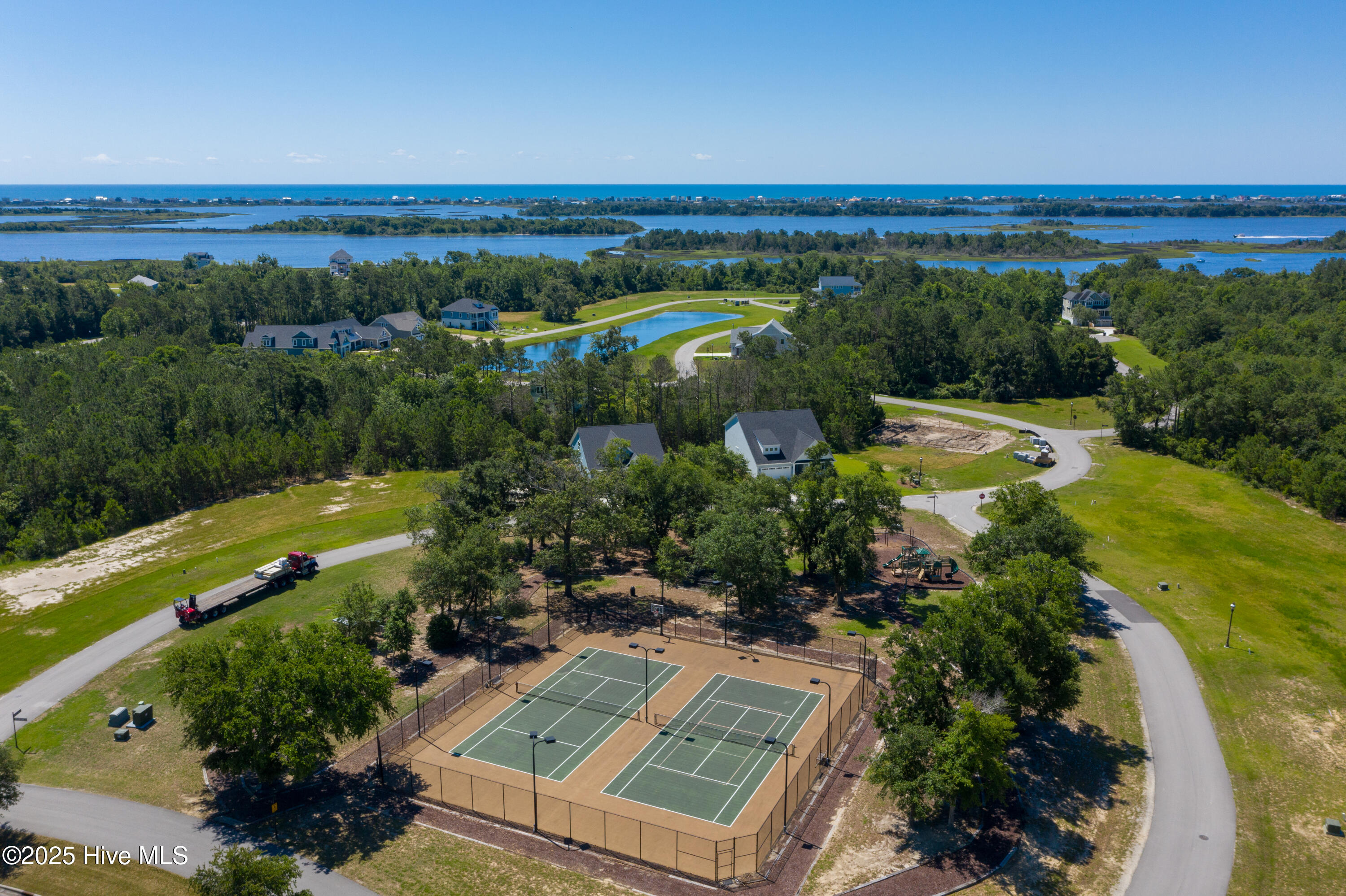 100537185 | Photo 58