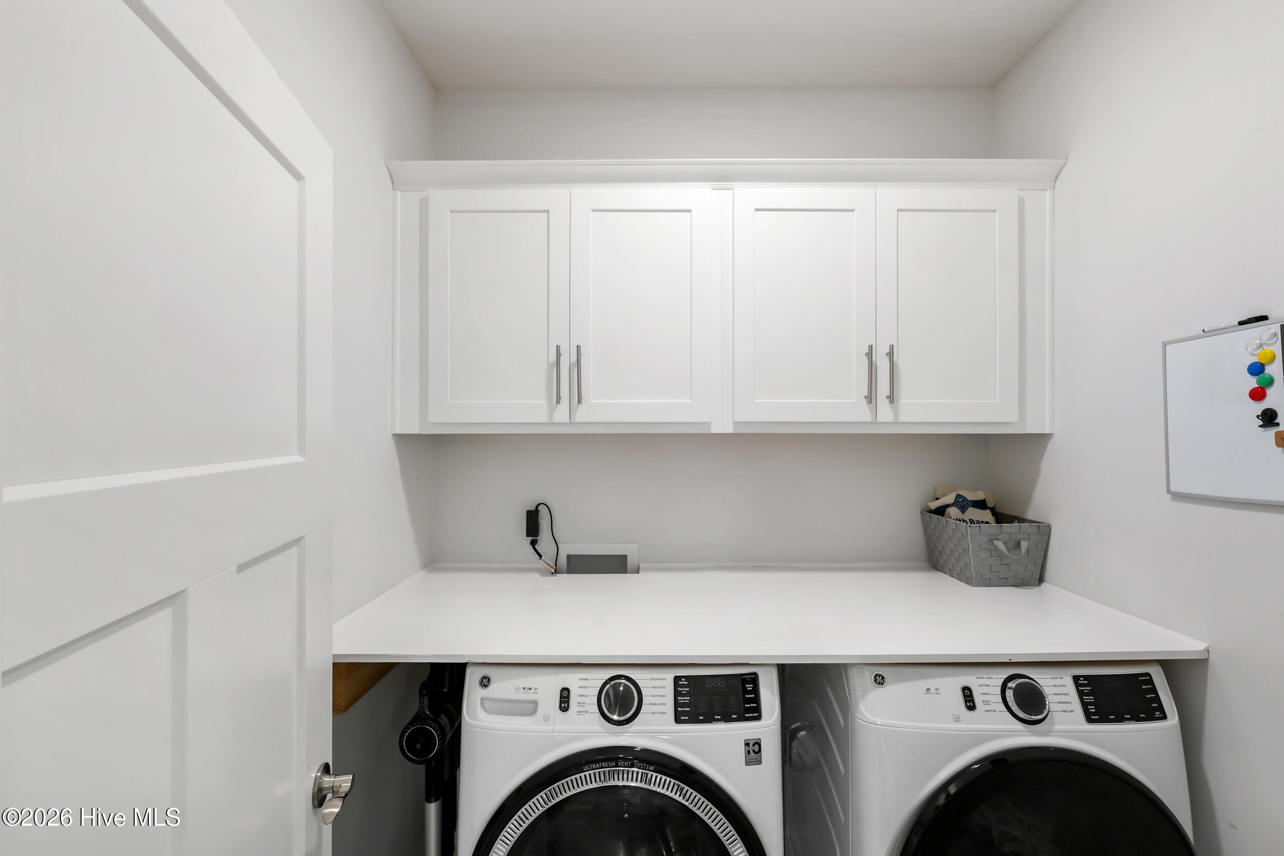 100569219 | Photo 25