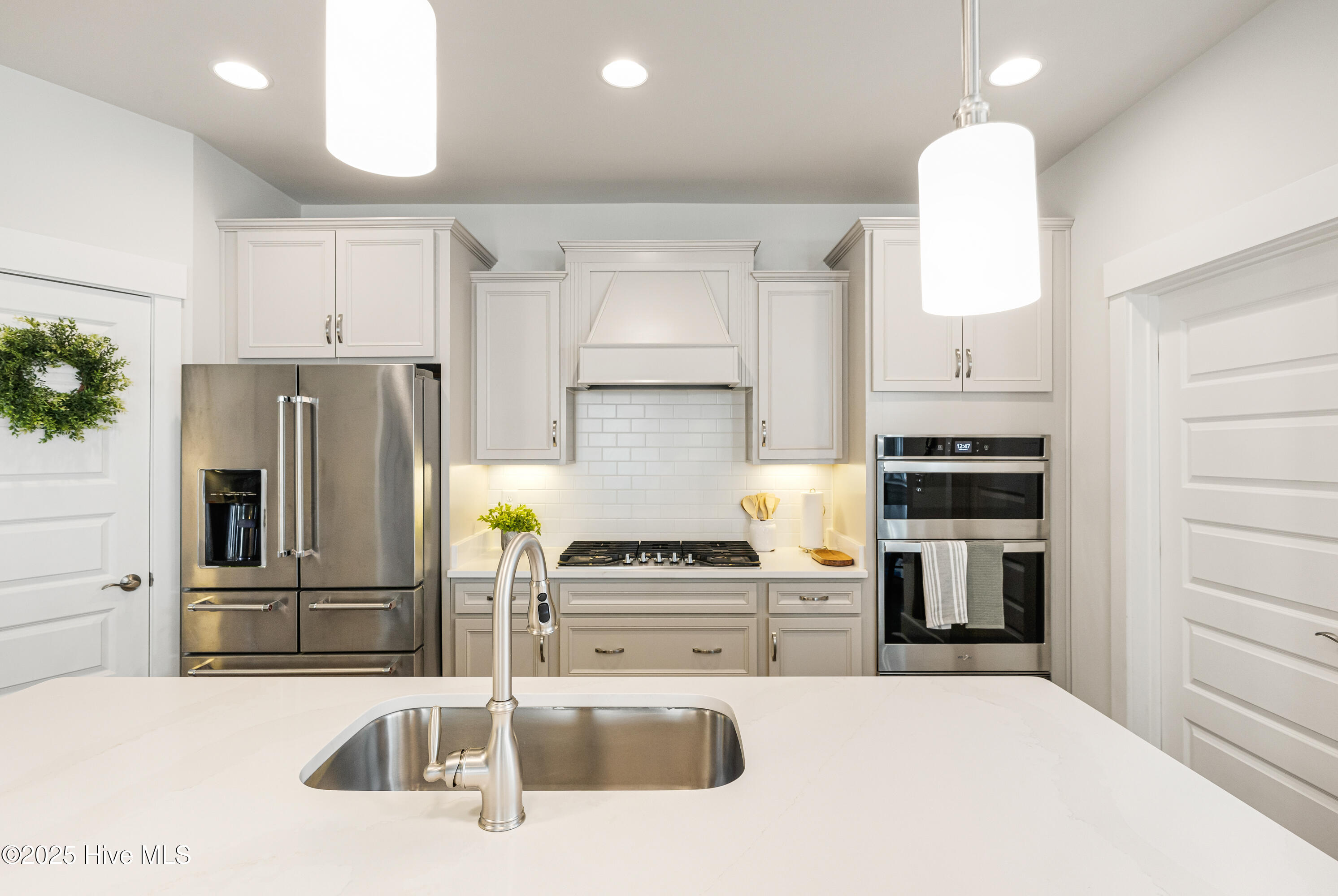 100553825 | Photo 11