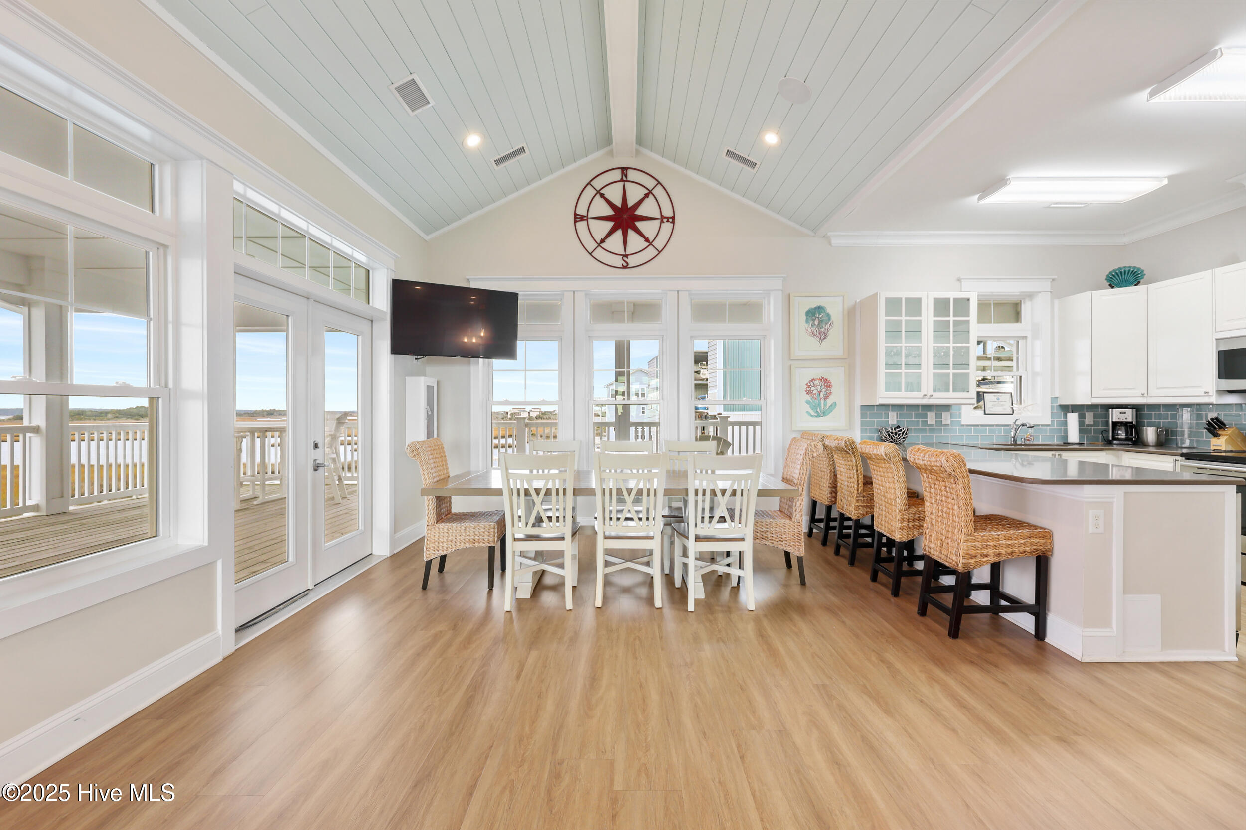 100544082 | Photo 12