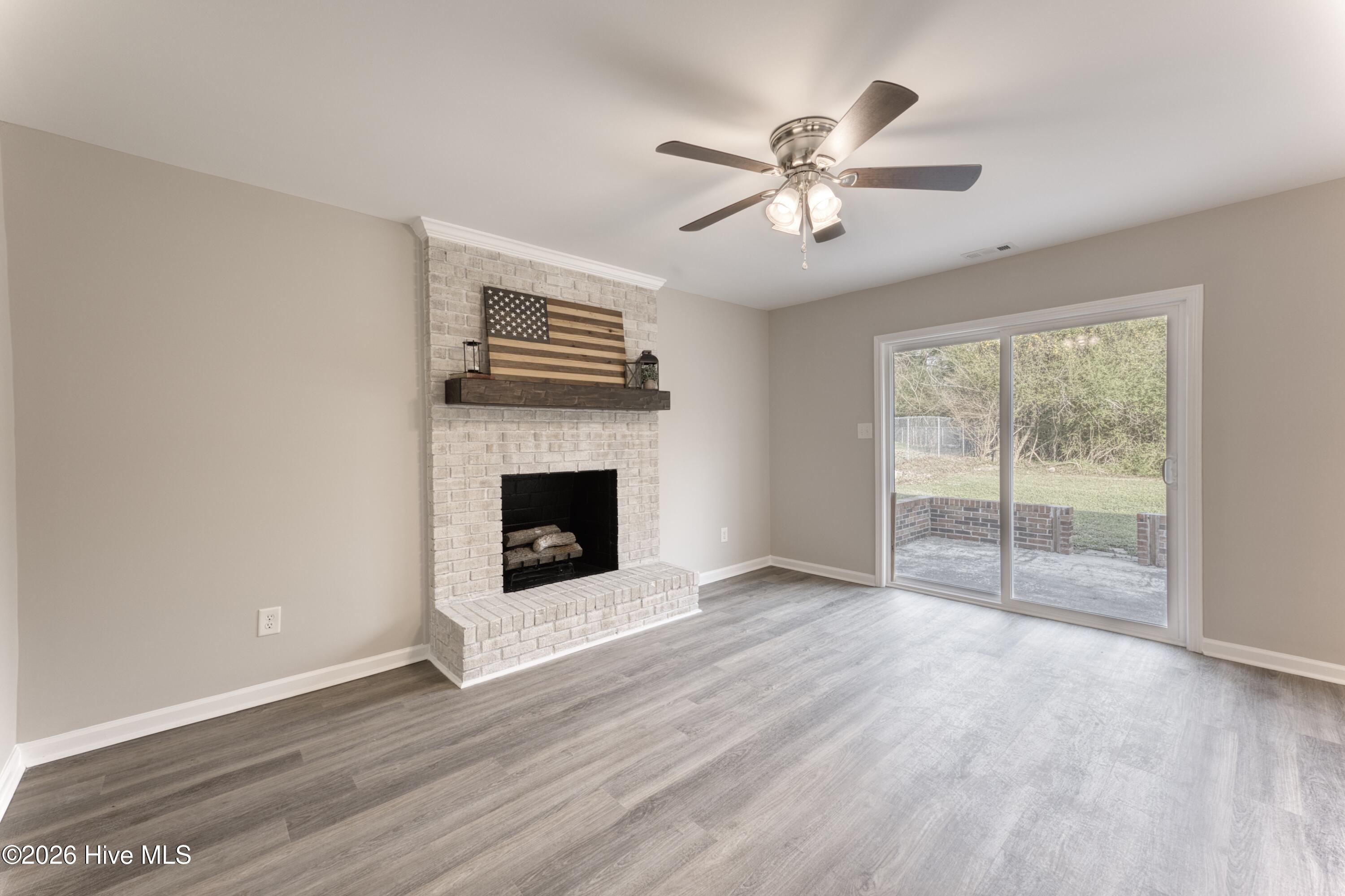 100561992 | Photo 12