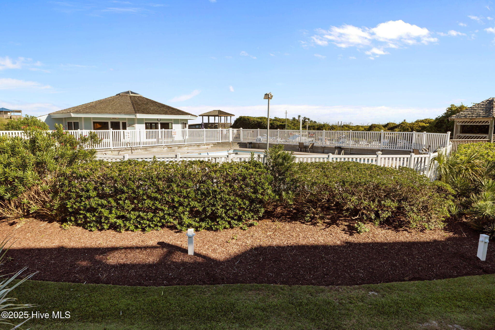 100536863 | Photo 42