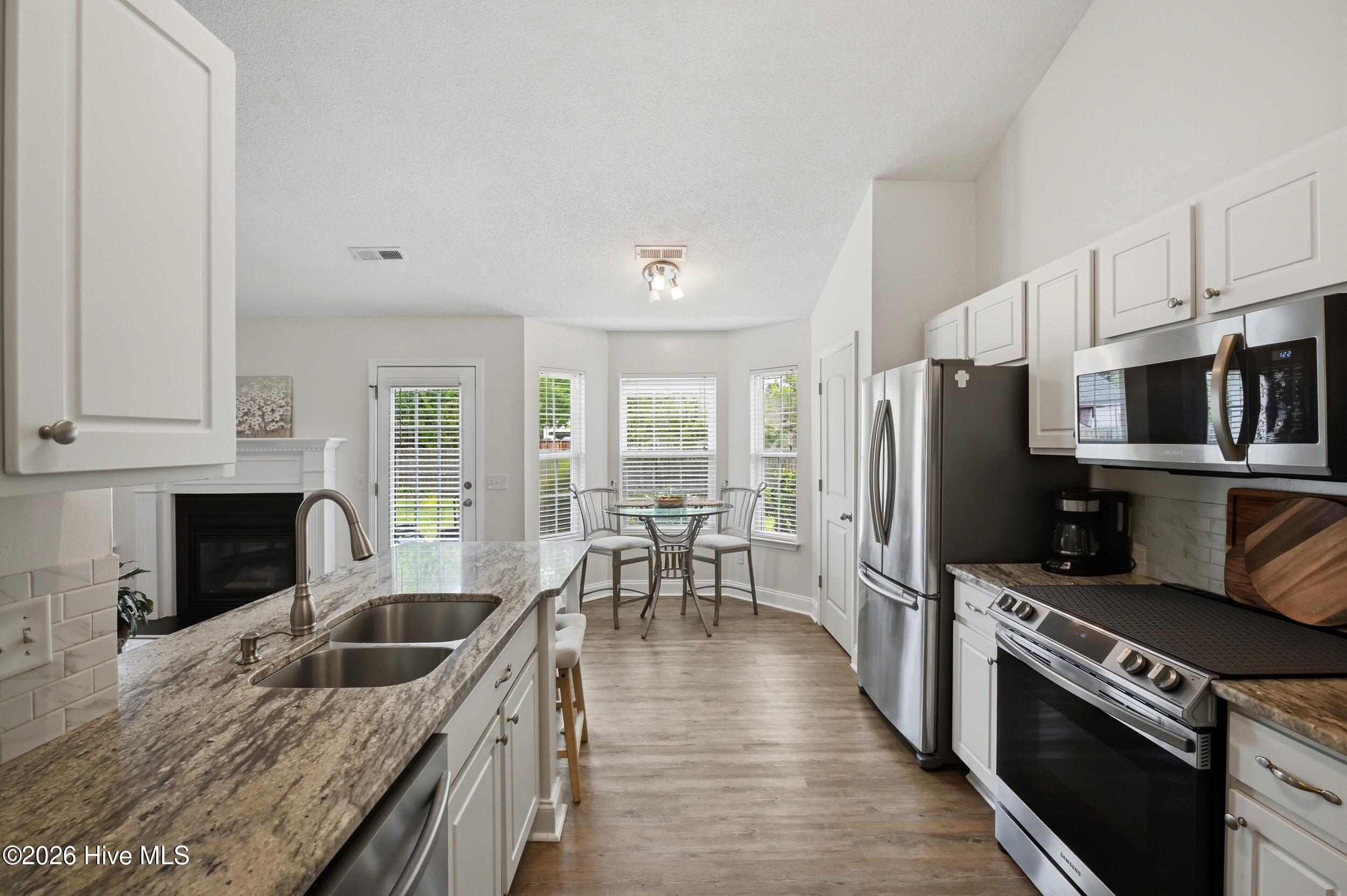 100565195 | Photo 15