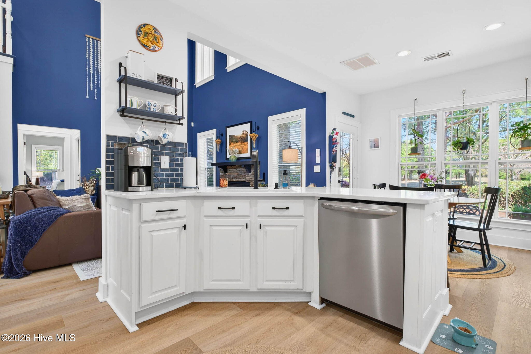 100564784 | Photo 14