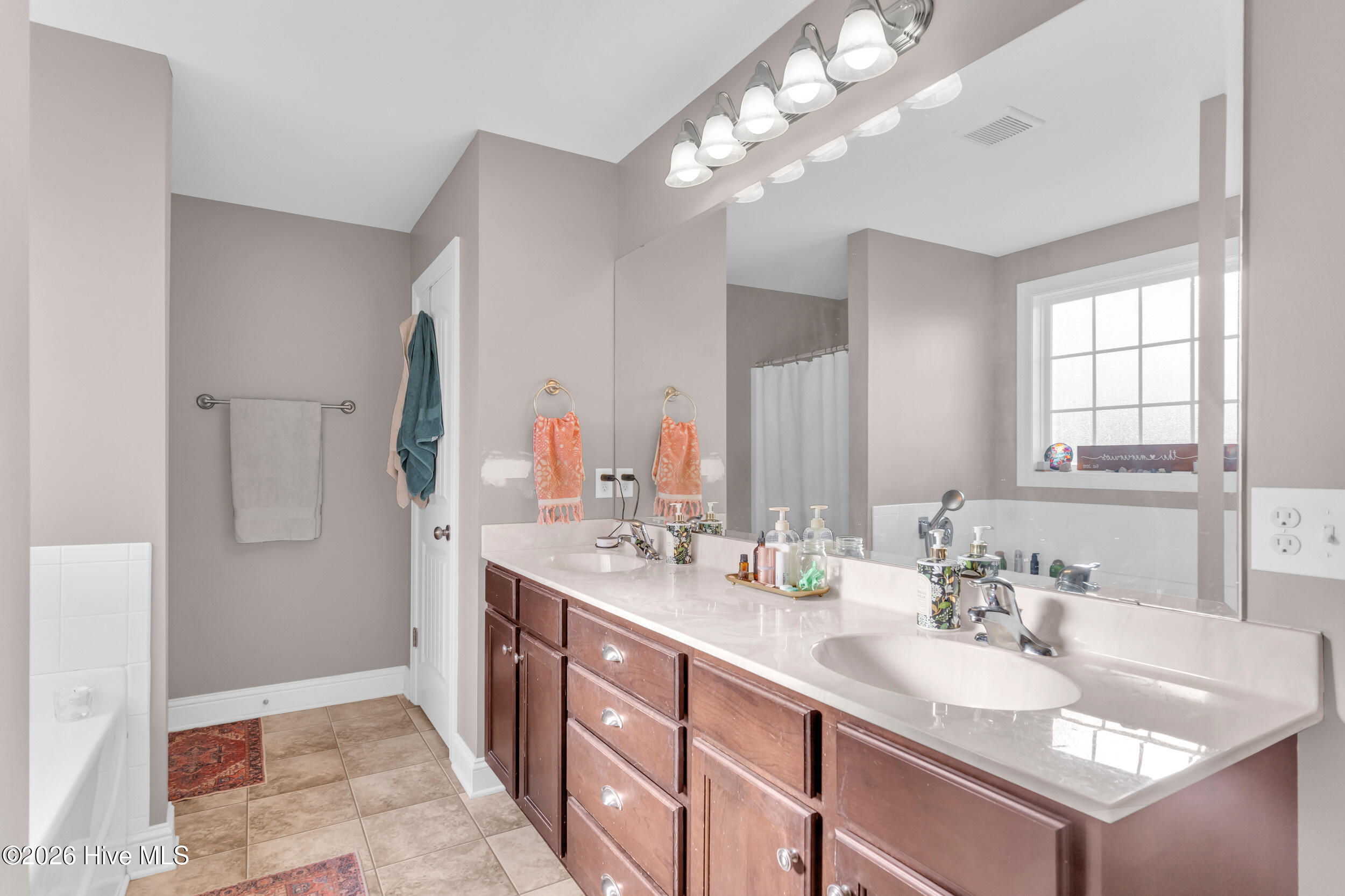 100551550 | Photo 19