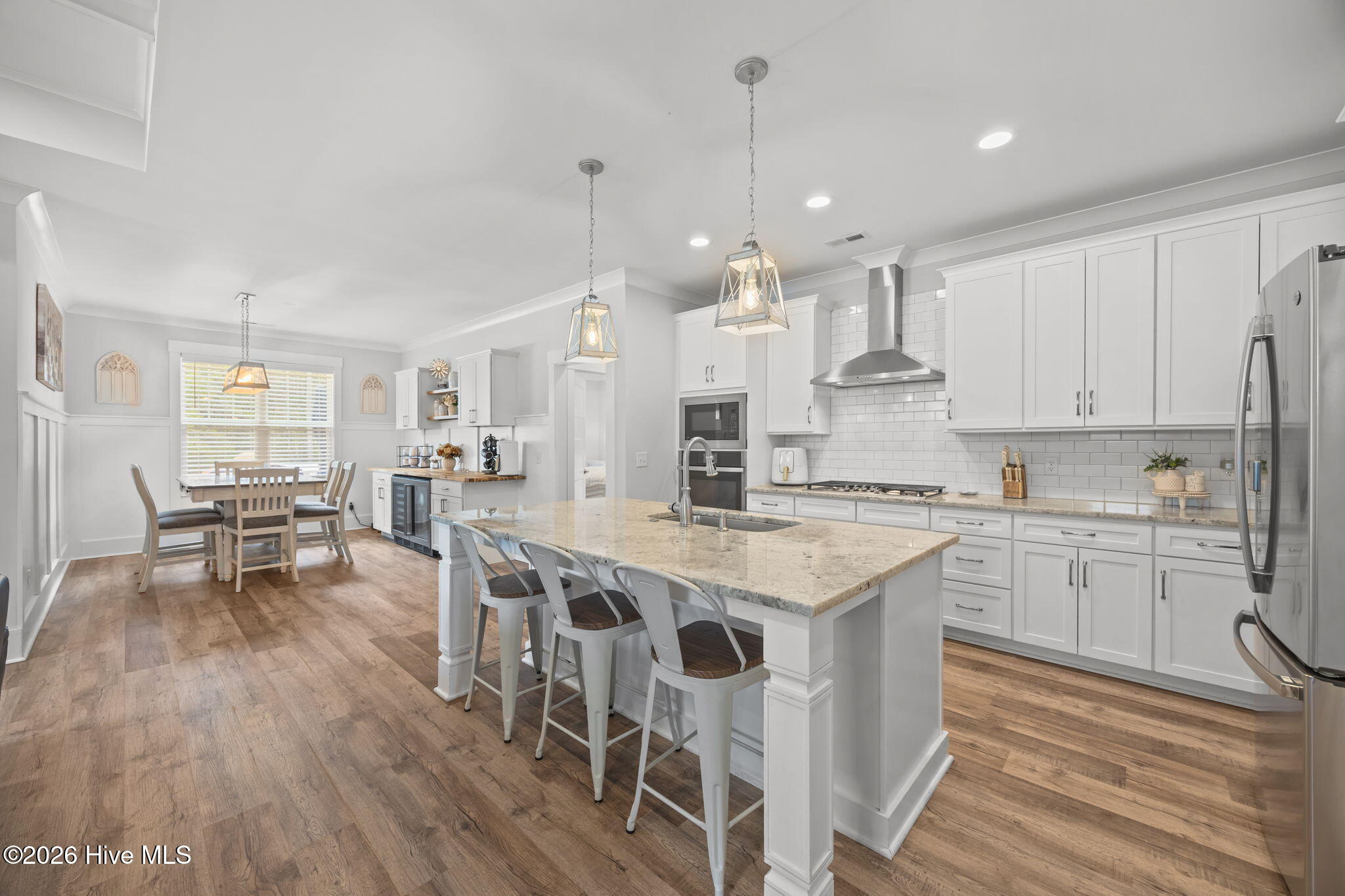 100556932 | Photo 11