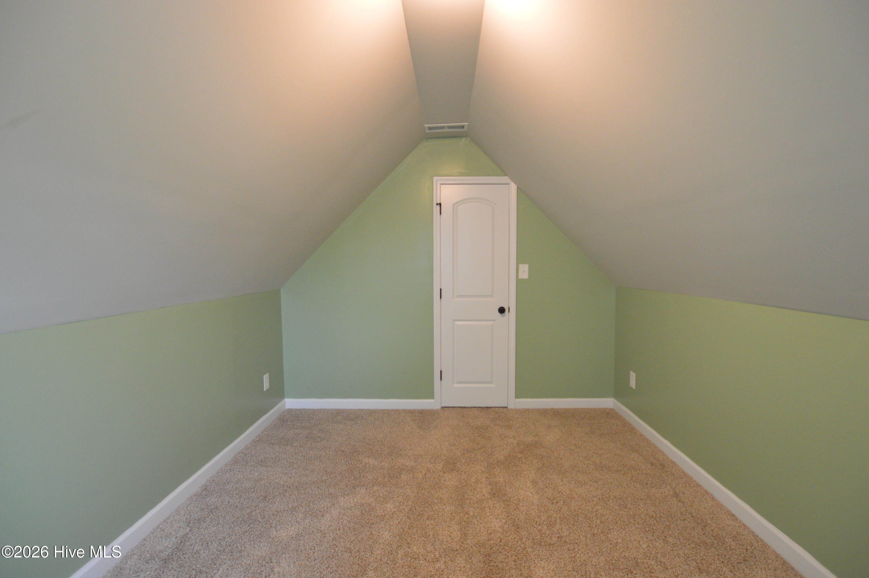 100551944 | Photo 15