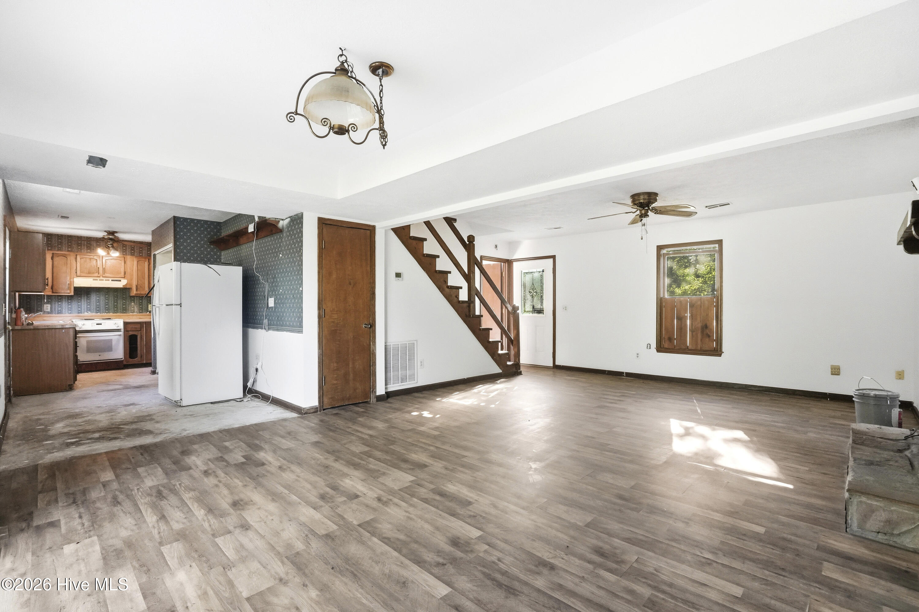 100568902 | Photo 15