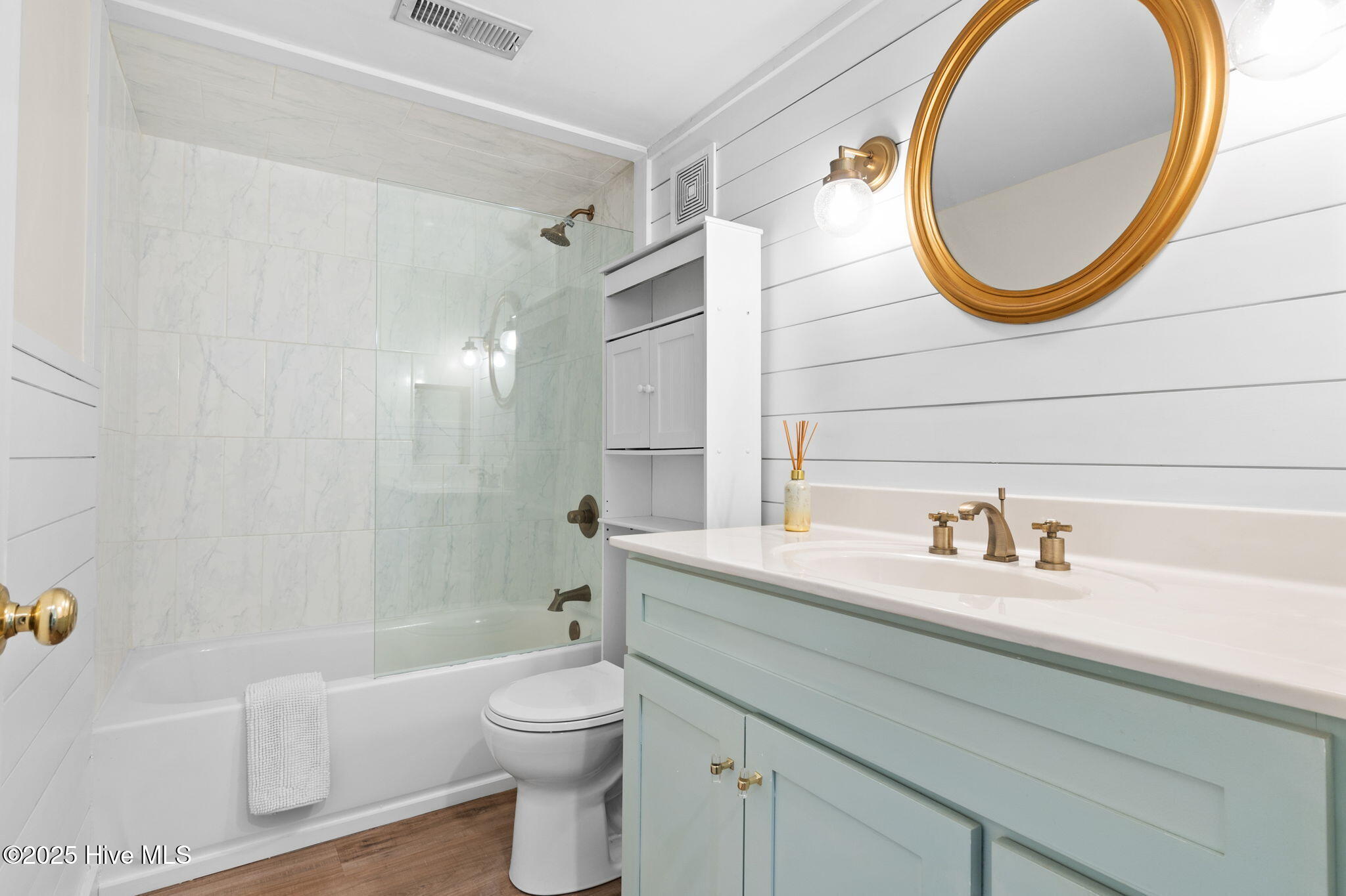 100547956 | Photo 15