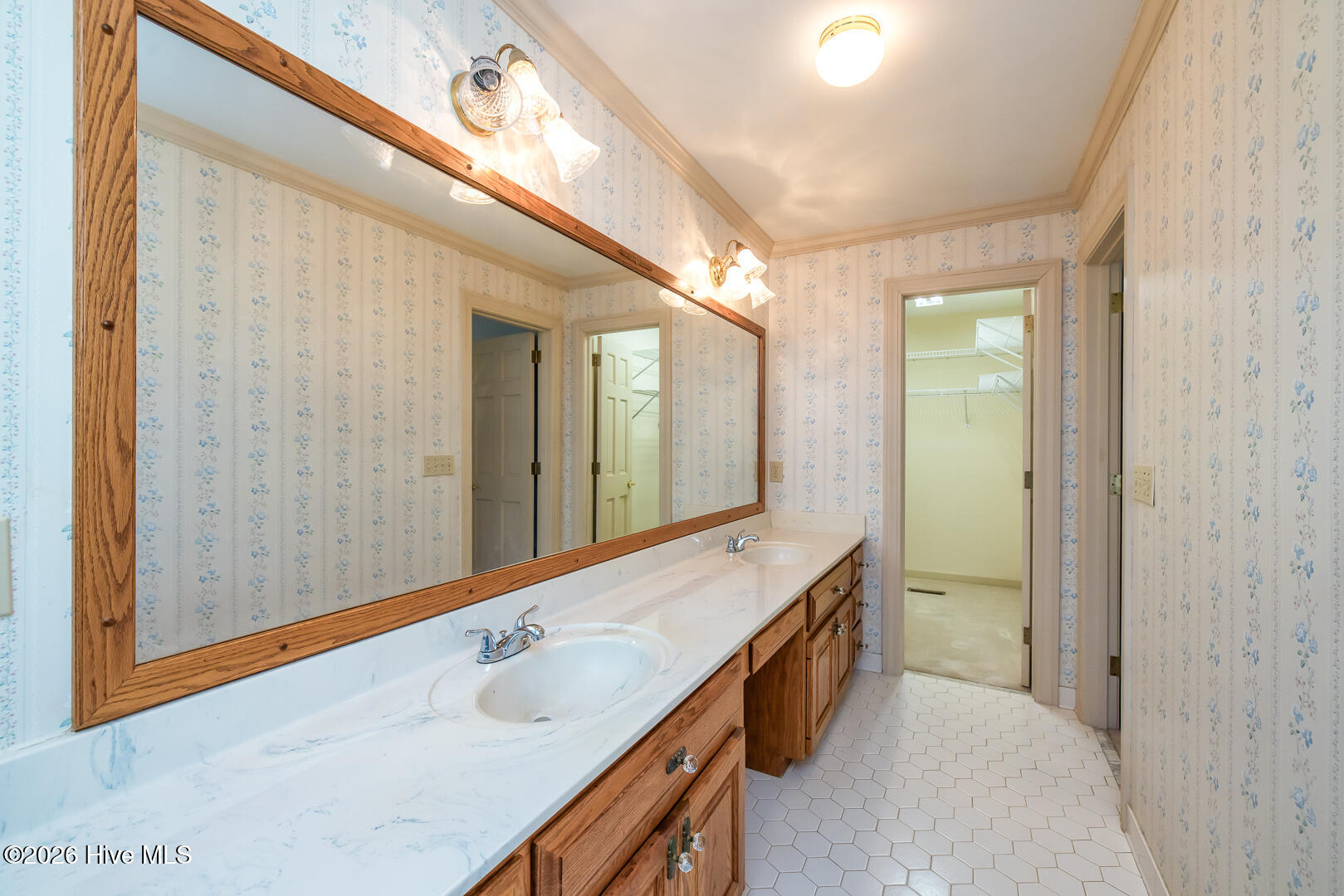 100570429 | Photo 36