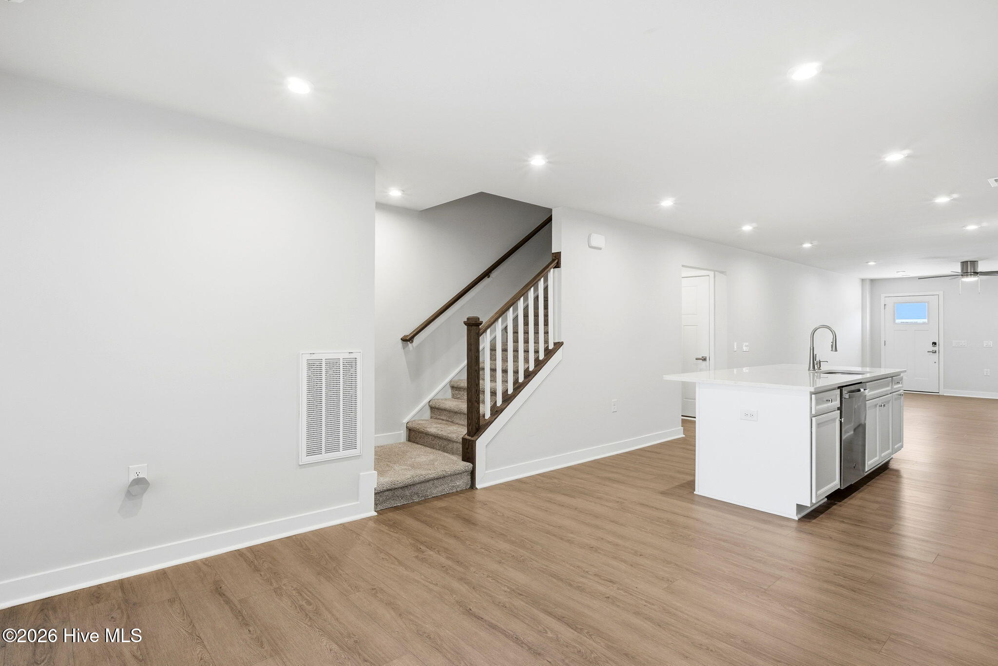 100554684 | Photo 15