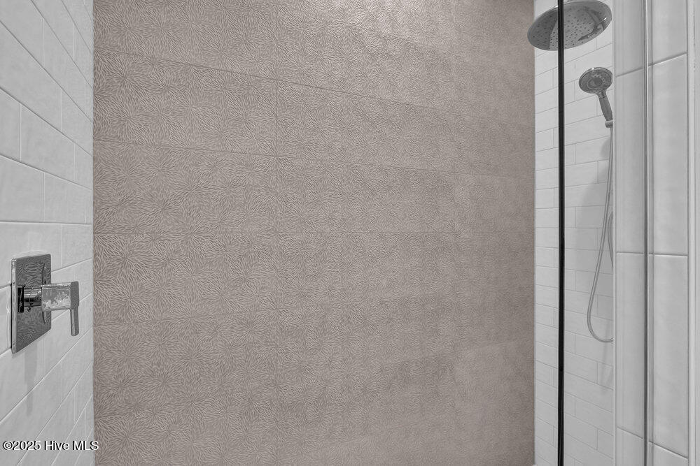 100512551 | Photo 16