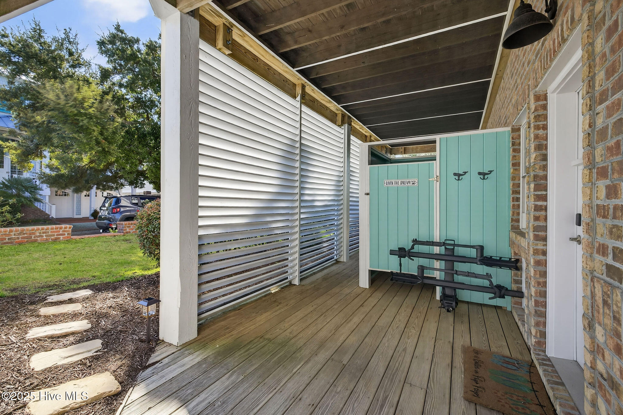 100537331 | Photo 38