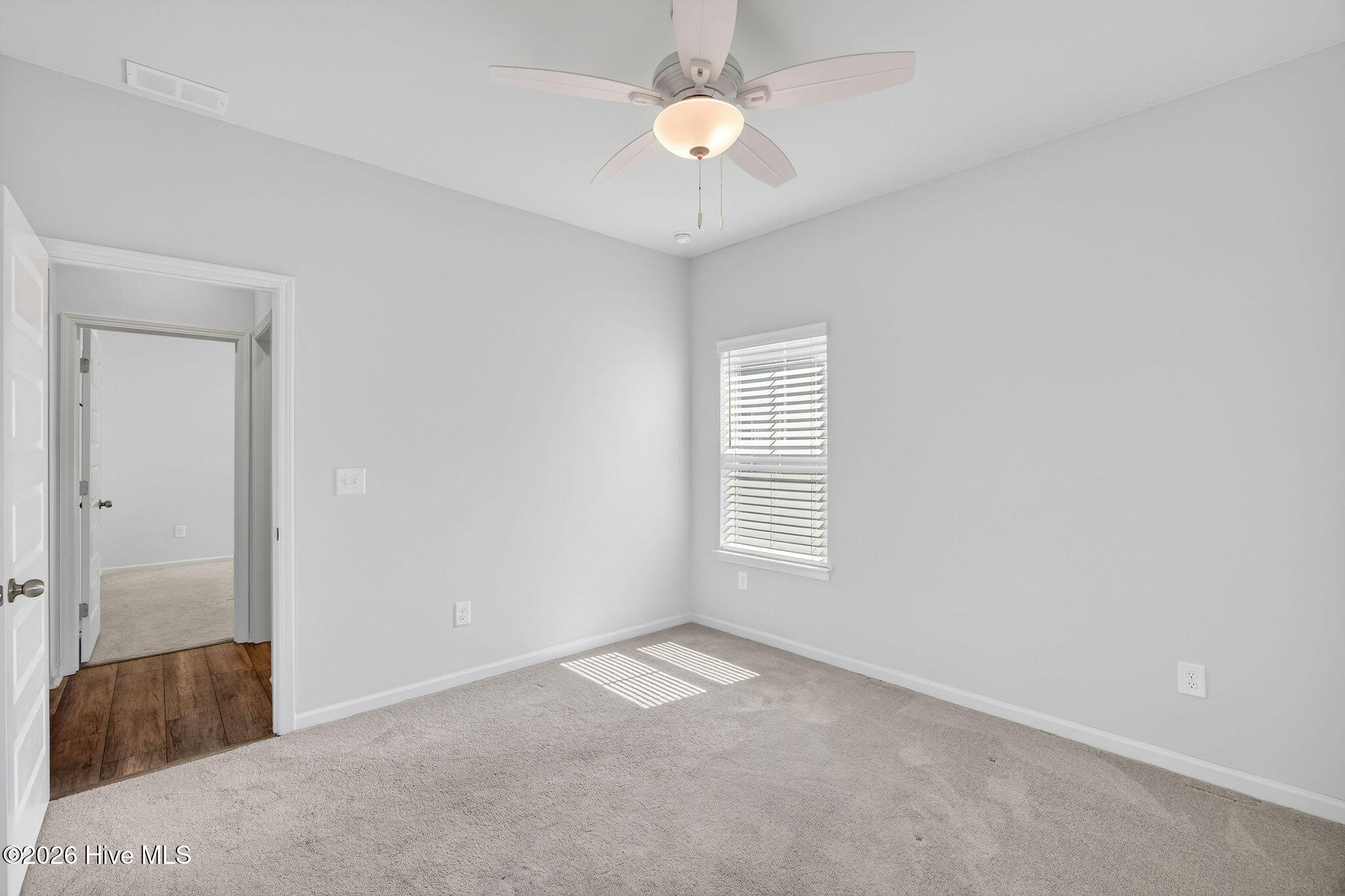 100561560 | Photo 33