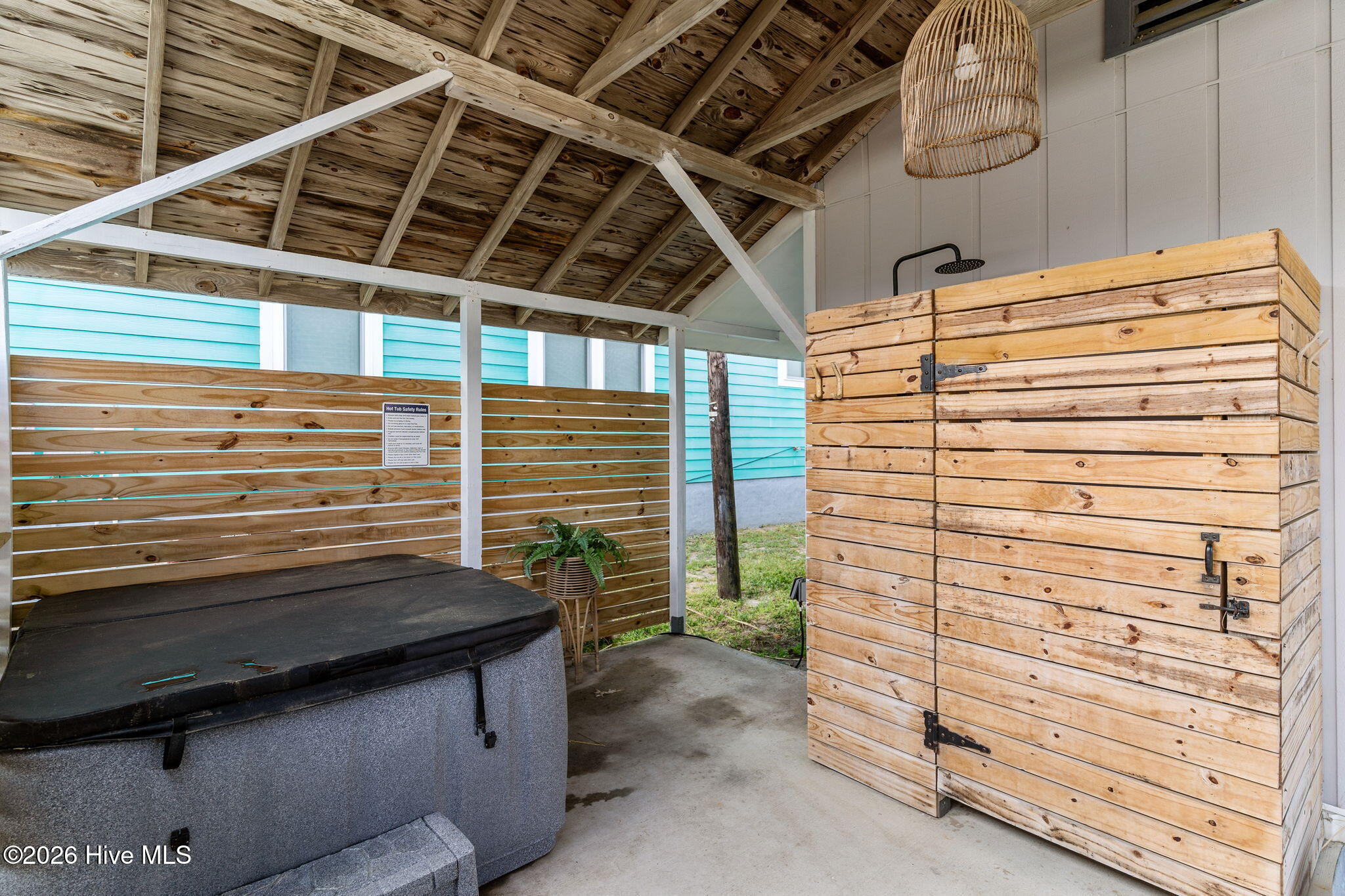 100565968 | Photo 52