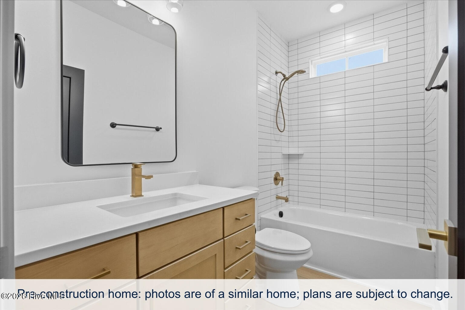 100567849 | Photo 31