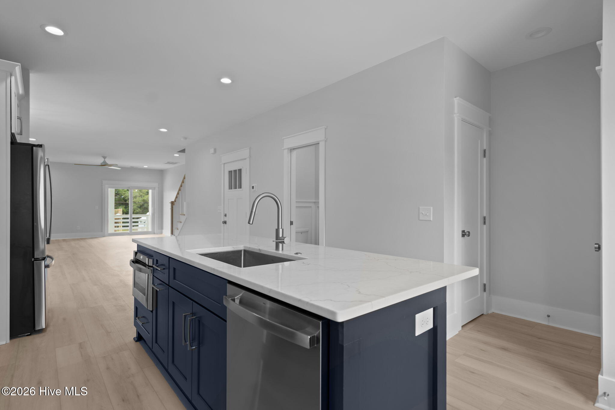 100553726 | Photo 11